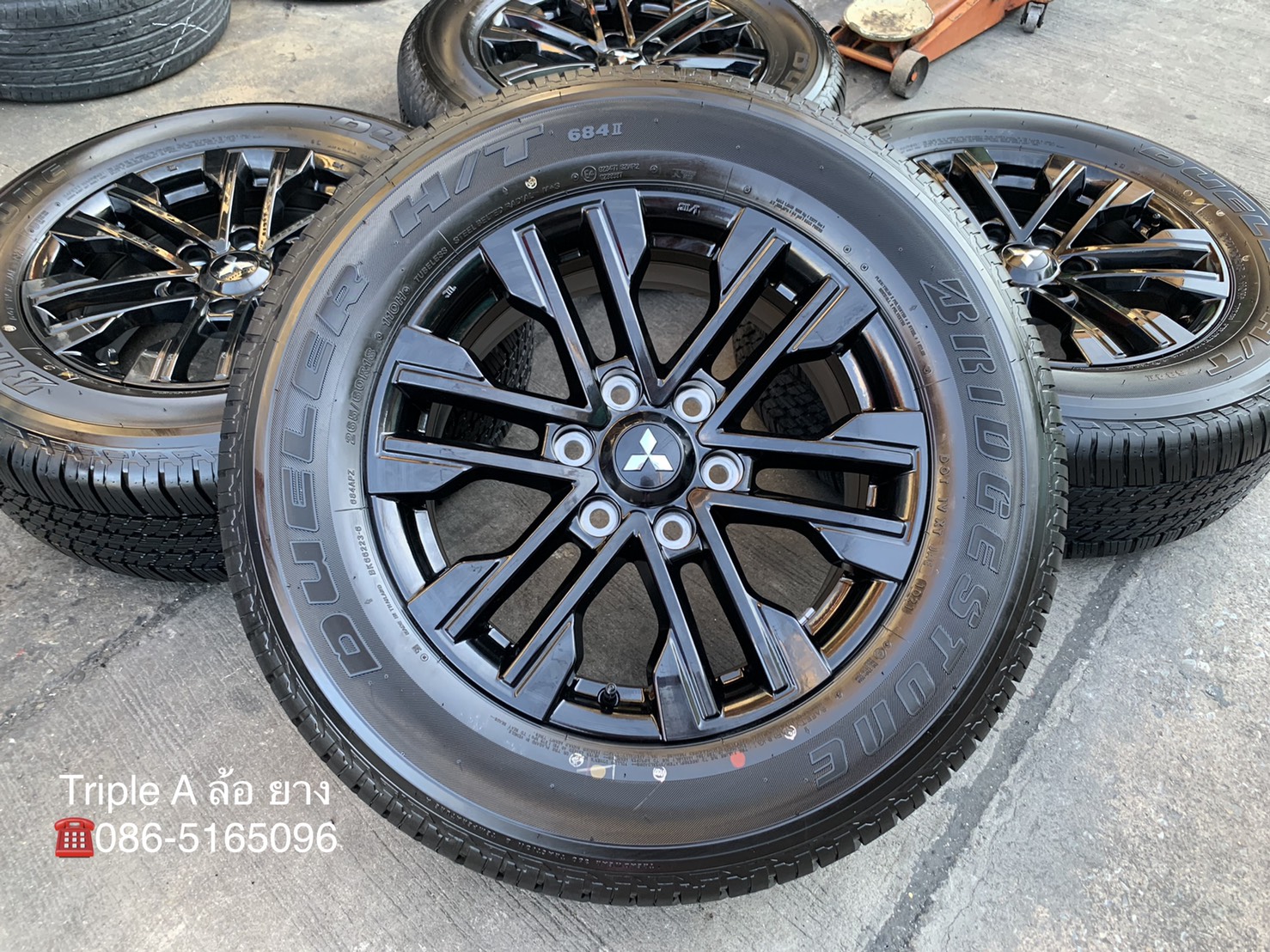 ล้อแม็กป้ายแดง Mitsu Pajero Sport Elite Edition รุ่นใหม่ล่าสุด ขอบ 18 สีดำแท้ พร้อมยางป้ายแดง 265-60-18 Bridgestone ปี 21 สวยกริ๊บ ล้อแม็กป้ายแดง Mitsu Pajero Sport Elite Edition รุ่นใหม่ล่าสุด ขอบ 18 สีดำแท้ พร้อมยางป้ายแดง 265-60-18 Bridgestone ปี 21 สวยกริ๊บ