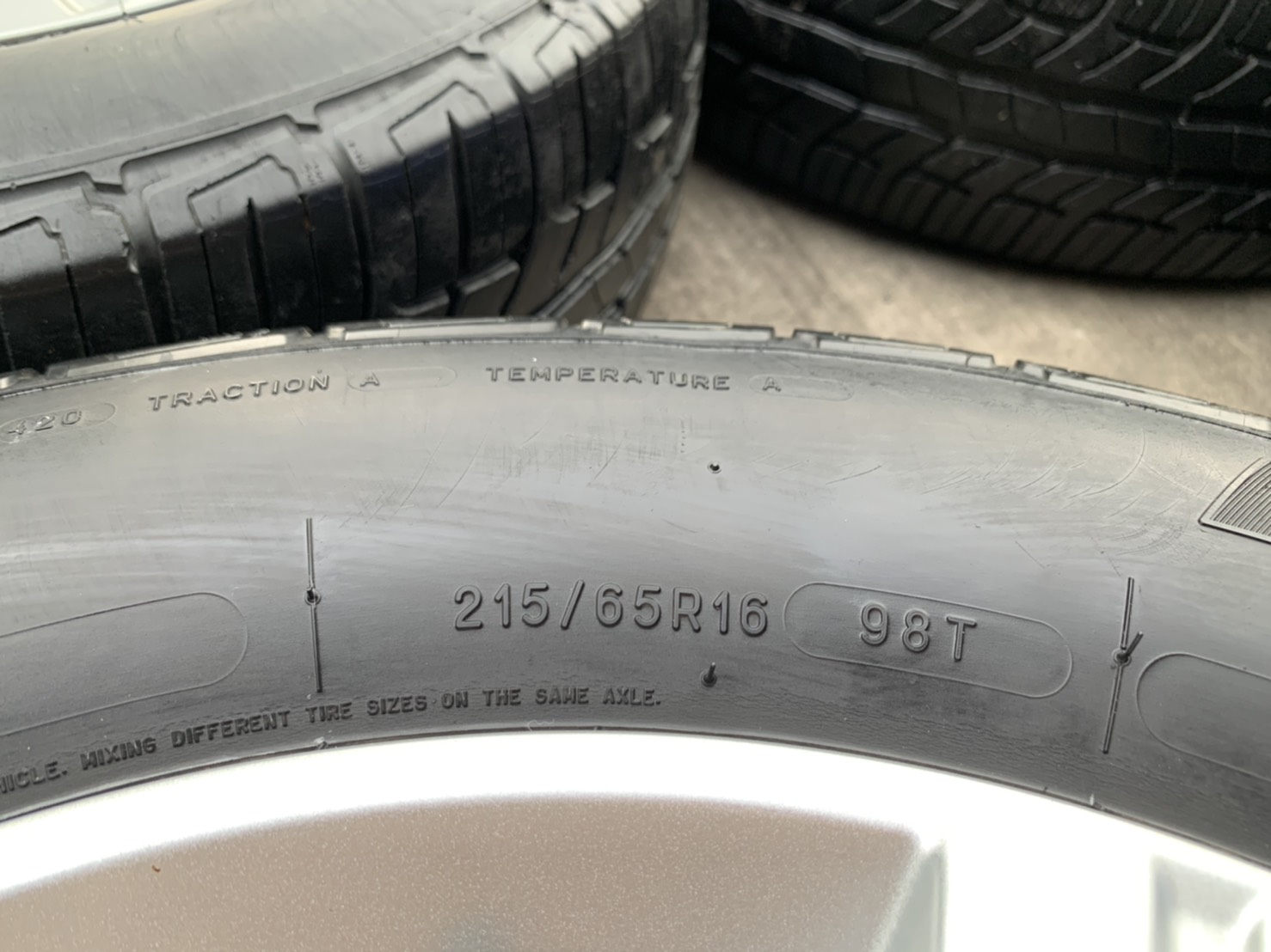 ล้อแม็ก 5รู114 Mitsu Triton รุ่นใหม่ล่าสุด ขอบ 16 พร้อมยาง 215-65-16 BFGoodrich ปี 18 ล้อแม็ก 5รู114 Mitsu Triton รุ่นใหม่ล่าสุด ขอบ 16 พร้อมยาง 215-65-16 BFGoodrich ปี 18