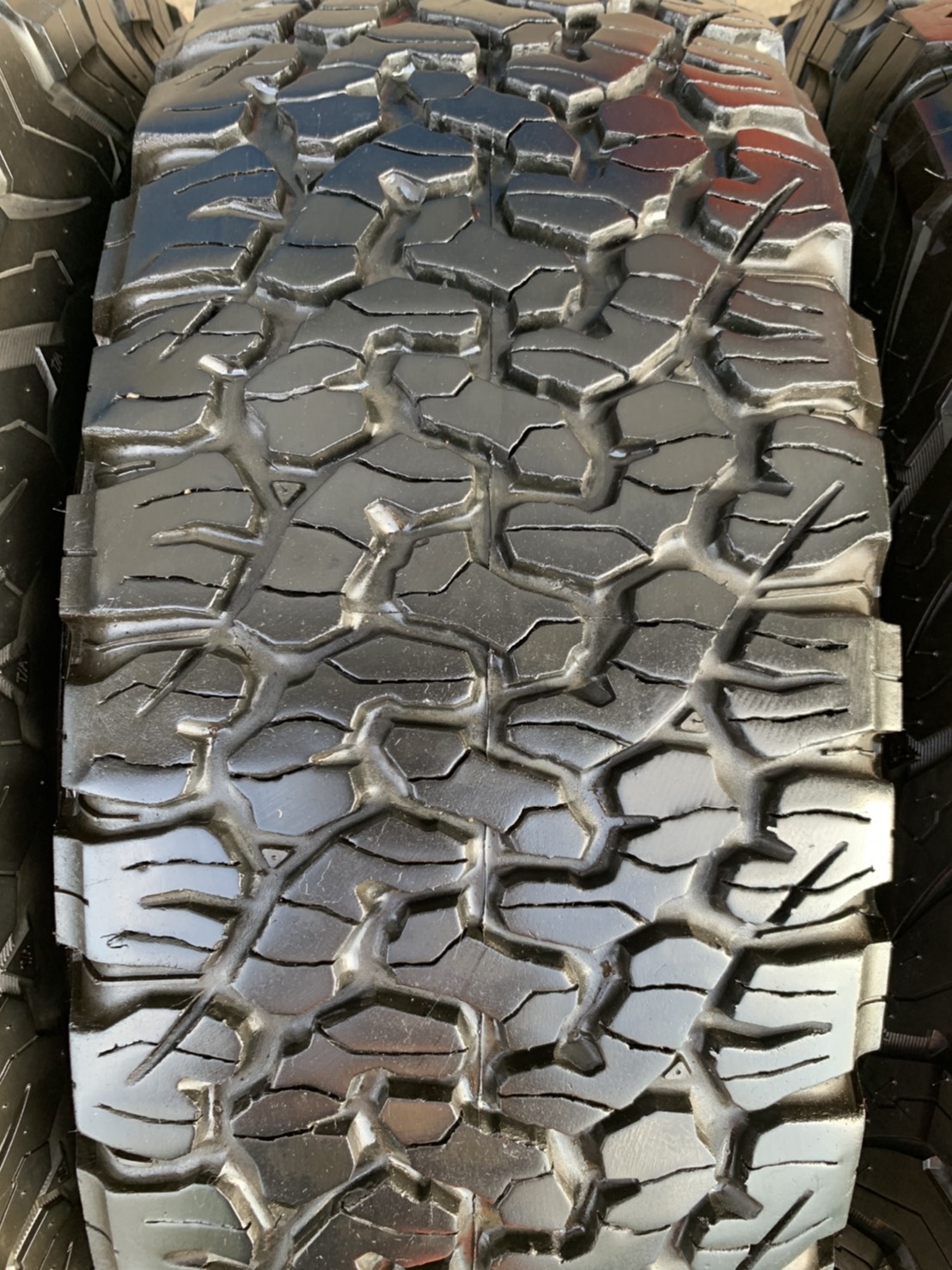 ยาง 265-70-16 BF Goodrich (Made in U.S.A) ปี 16 ดอกยางเต็มๆ หนาปึกทุกเส้น