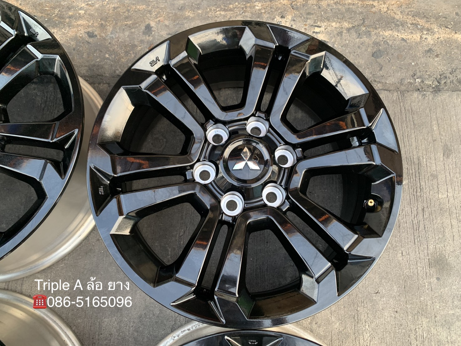 ล้อแม็กป้ายแดง Mitsu Triton Athlete รุ่นใหม่ล่าสุด ขอบ 18 สวยกริ๊บ สีดำแท้จากศูนย์ ล้อแม็กป้ายแดง Mitsu Triton Athlete รุ่นใหม่ล่าสุด ขอบ 18 สวยกริ๊บ สีดำแท้จากศูนย์