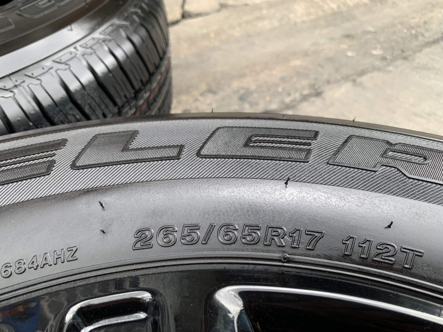 ล้อแม็กป้ายแดง Ford Ranger XLT ขอบ 17 สีดำแท้ พร้อมยางใหม่ป้ายแดง 265-65-17 Bridgestone ปี 21 ใหม่กริ๊บๆ ล้อแม็กป้ายแดง Ford Ranger XLT ขอบ 17 สีดำแท้ พร้อมยางใหม่ป้ายแดง 265-65-17 Bridgestone ปี 21 ใหม่กริ๊บๆ