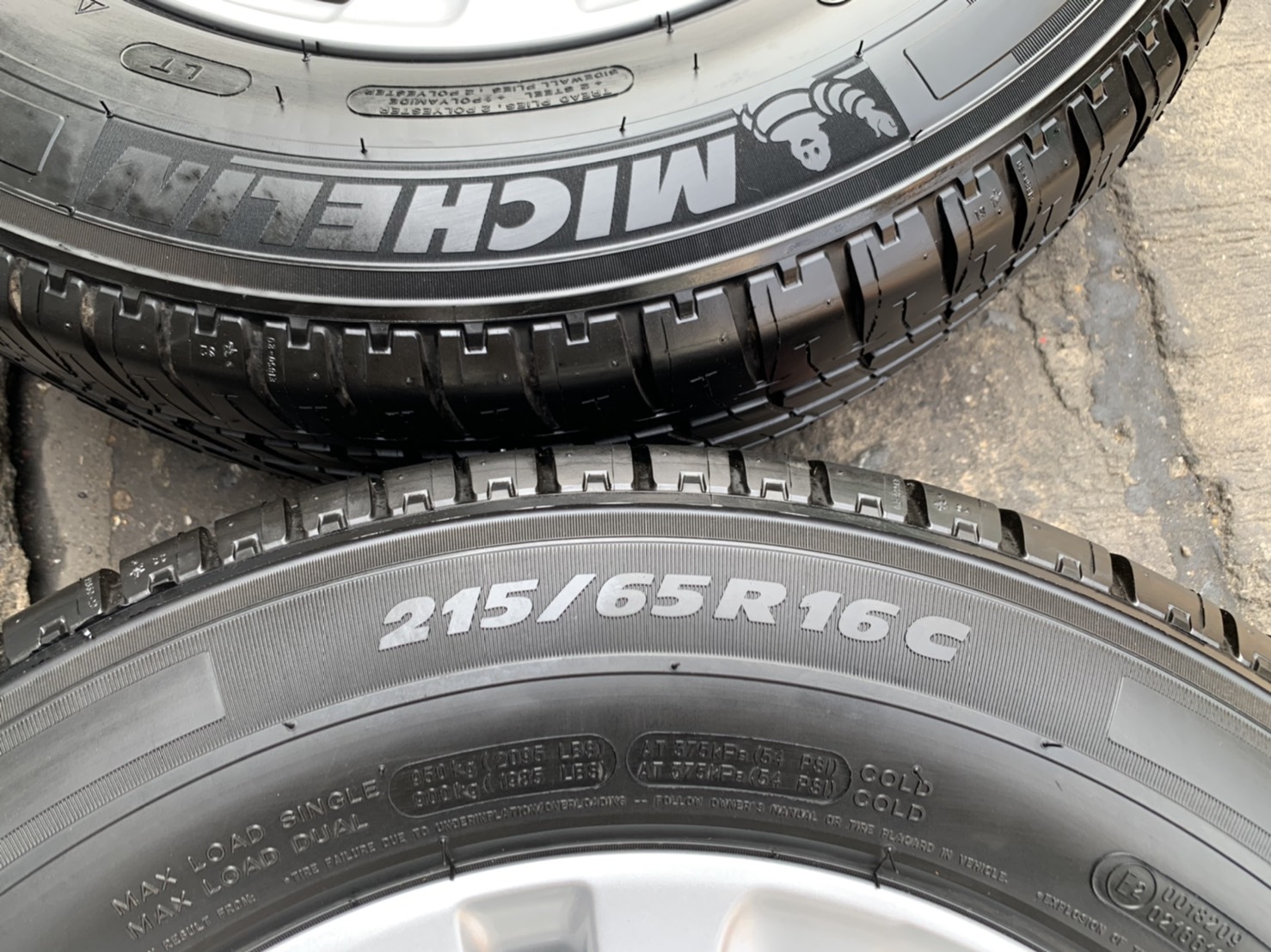 ล้อแม็กป้ายแดง Toyota Revo ขอบ 16 พร้อมยางใหม่ป้ายแดง 215-65-16 Michelin ปี 20 ใหม่กริ๊บ ล้อแม็กป้ายแดง Toyota Revo ขอบ 16 พร้อมยางใหม่ป้ายแดง 215-65-16 Michelin ปี 20 ใหม่กริ๊บ