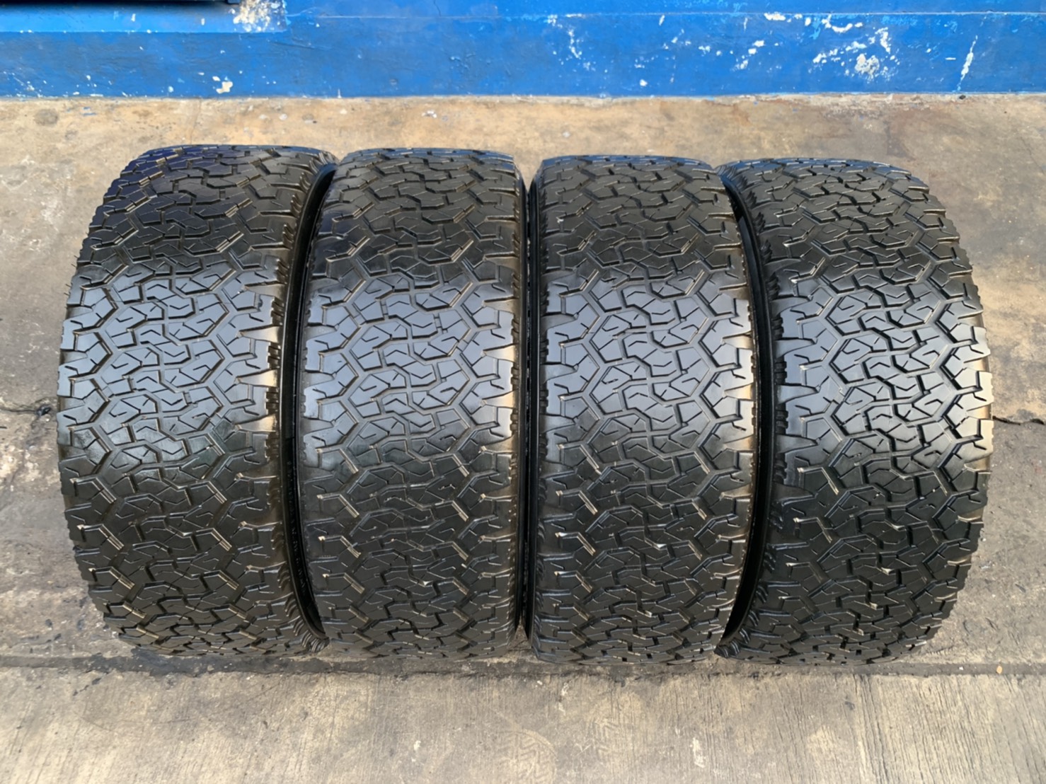 ล้อแม็ก Ford Everest ขอบ 20 สีดำ พร้อมยาง 265-50-20 Monster ปี 16