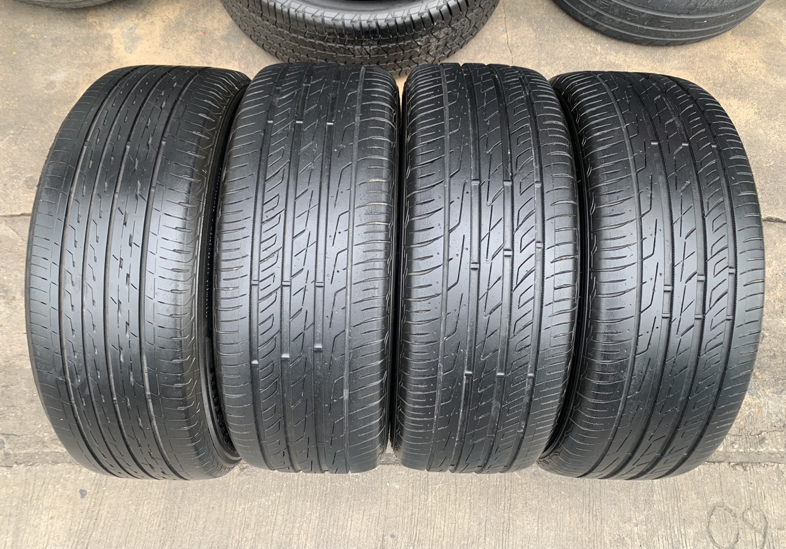 ล้อแม็ก Honda HRV ขอบ 17 สีบอร์นเงิน แถมยาง 215-55-17 ปี 15