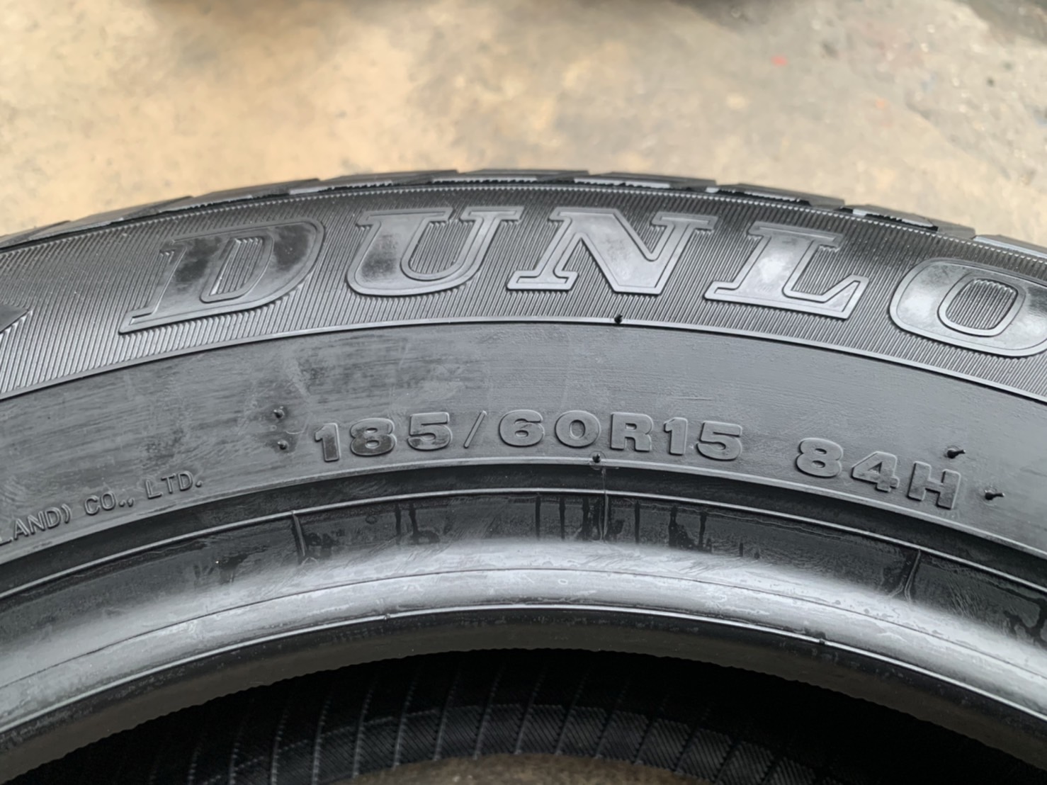 ยางใหม่ 185-60-15 Dunlop ปี 21 กริ๊บๆ