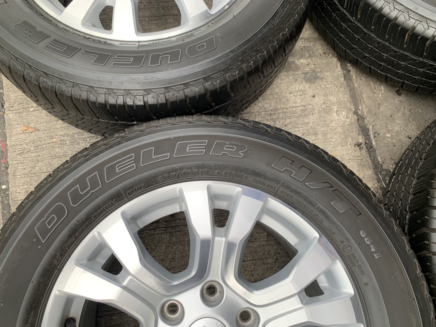 ล้อแม็ก Ford Ranger Wildtrak Limited ขอบ 18 แถมยาง 265-60-18 Bridgestone ปลายปี 15 ล้อแม็ก Ford Ranger Wildtrak Limited ขอบ 18 แถมยาง 265-60-18 Bridgestone ปลายปี 15