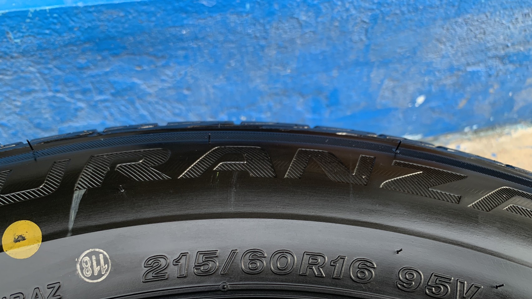 ยางใหม่ป้ายแดง 215-60-16 Bridgestone ปี 20 สวยกริ๊บๆ