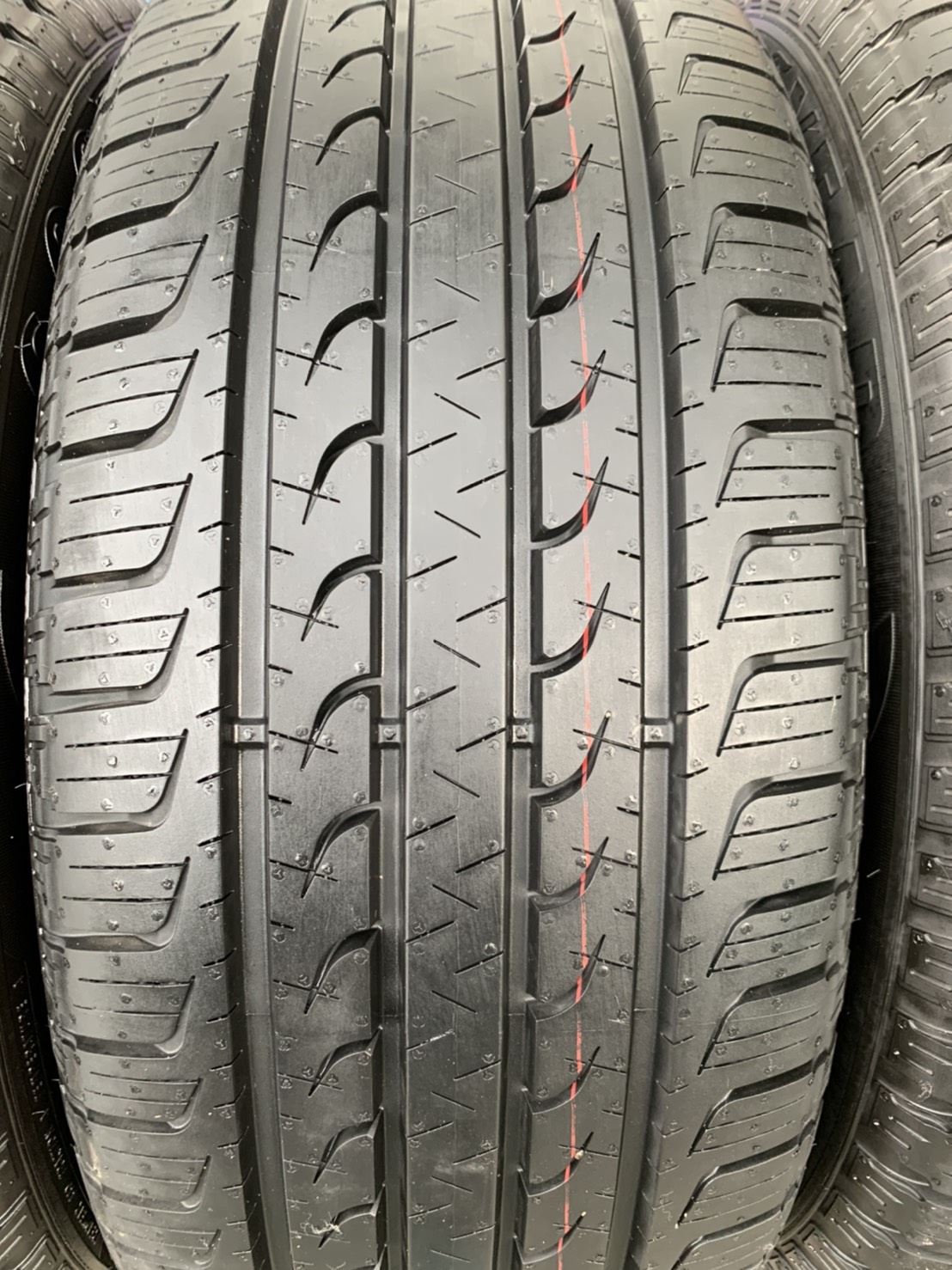 ยางป้ายแดง 265-50-20 GoodYear ปี 20 สวยกริ๊บๆ ยางป้ายแดง 265-50-20 GoodYear ปี 20 สวยกริ๊บๆ
