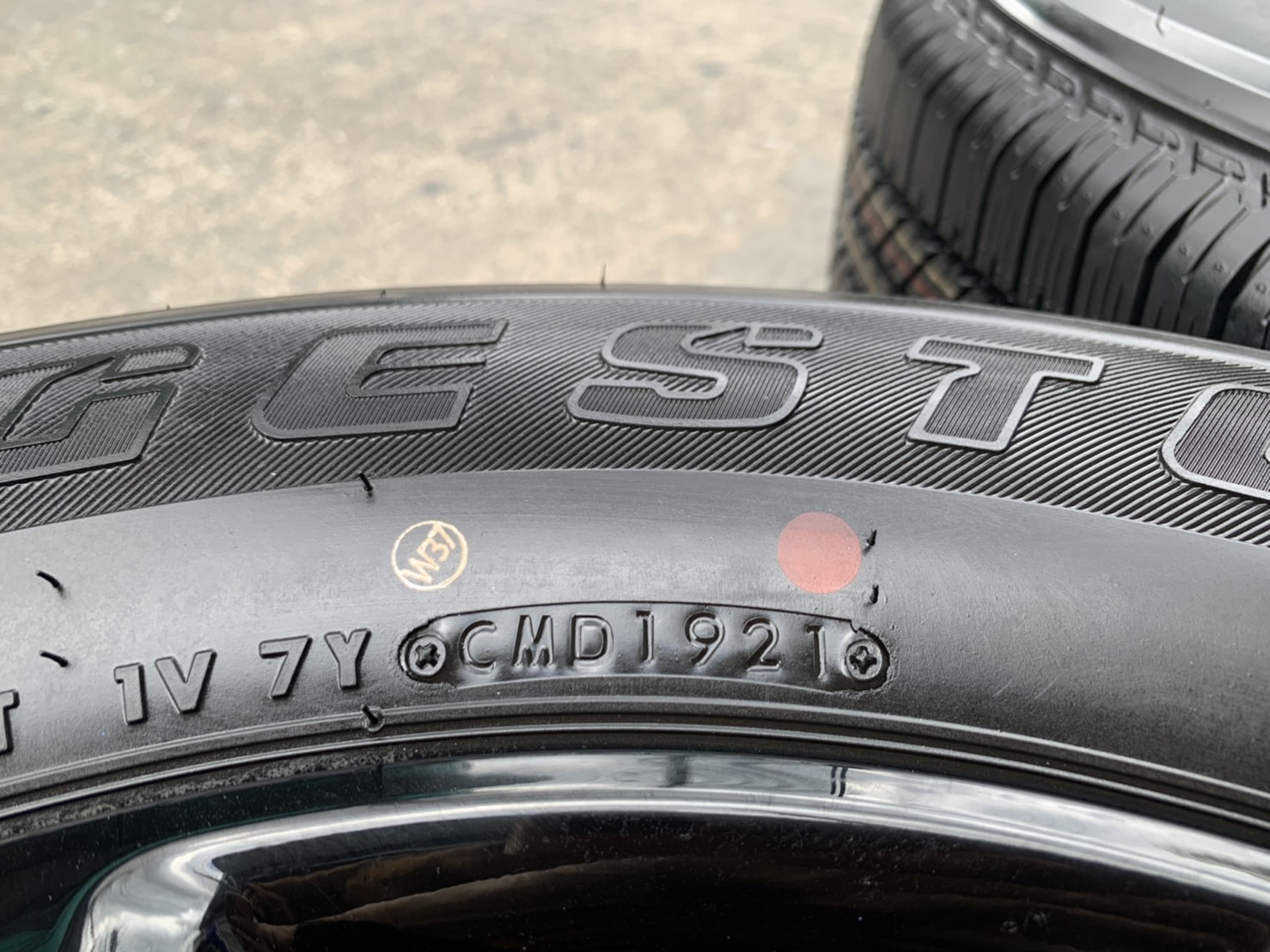 ล้อแม็กป้ายแดง Ford Ranger XLT ขอบ 17 สีดำแท้ พร้อมยางใหม่ป้ายแดง 265-65-17 Bridgestone ปี 21 ใหม่กริ๊บๆ ล้อแม็กป้ายแดง Ford Ranger XLT ขอบ 17 สีดำแท้ พร้อมยางใหม่ป้ายแดง 265-65-17 Bridgestone ปี 21 ใหม่กริ๊บๆ