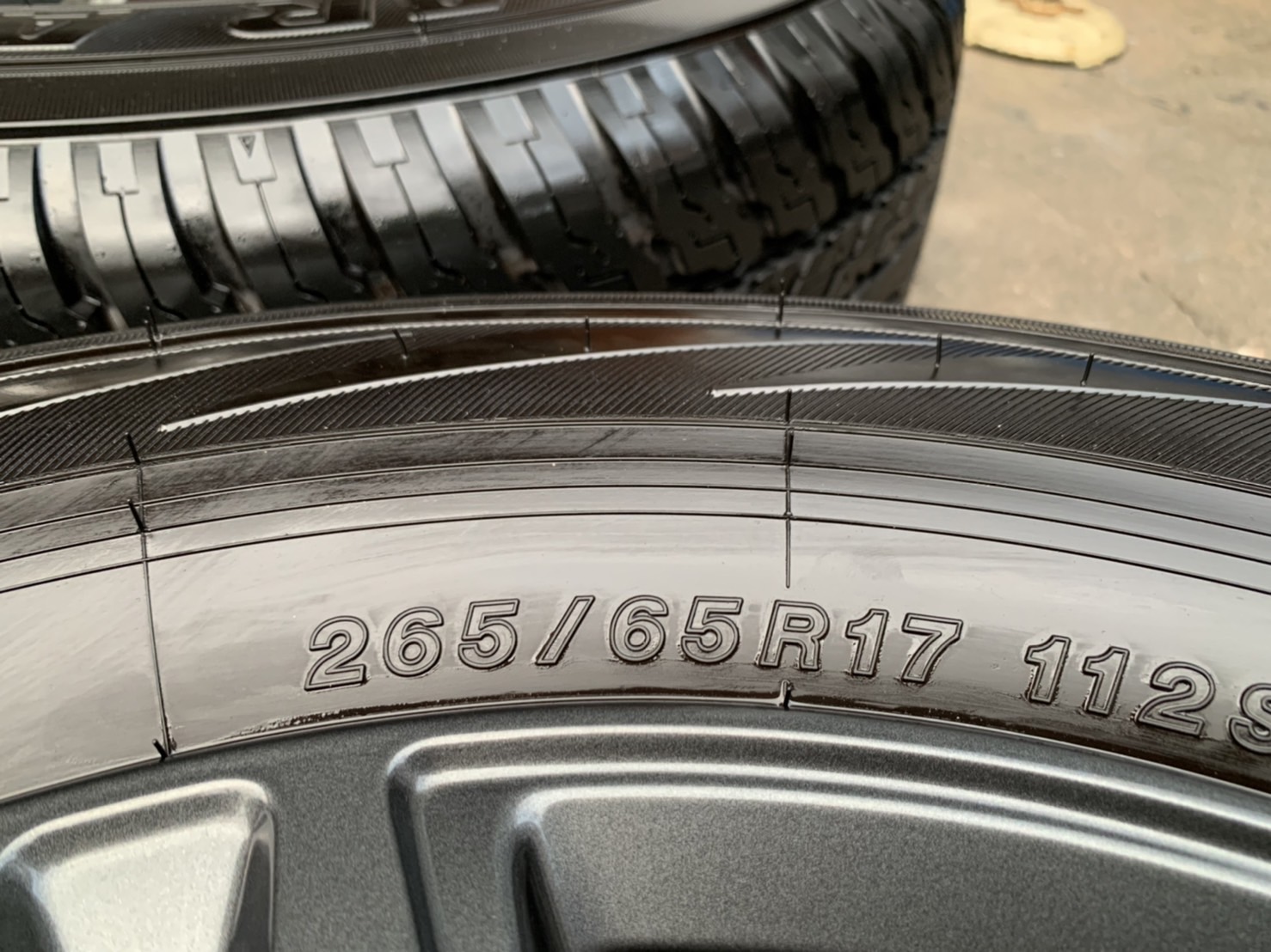 ล้อแม็กป้ายแดง Toyota Revo รุ่นใหม่ล่าสุด ขอบ 17 สีรมดำ พร้อมยางป้ายแดง 265-65-17 Yokohama ปี 21 ล้อแม็กป้ายแดง Toyota Revo รุ่นใหม่ล่าสุด ขอบ 17 สีรมดำ พร้อมยางป้ายแดง 265-65-17 Yokohama ปี 21