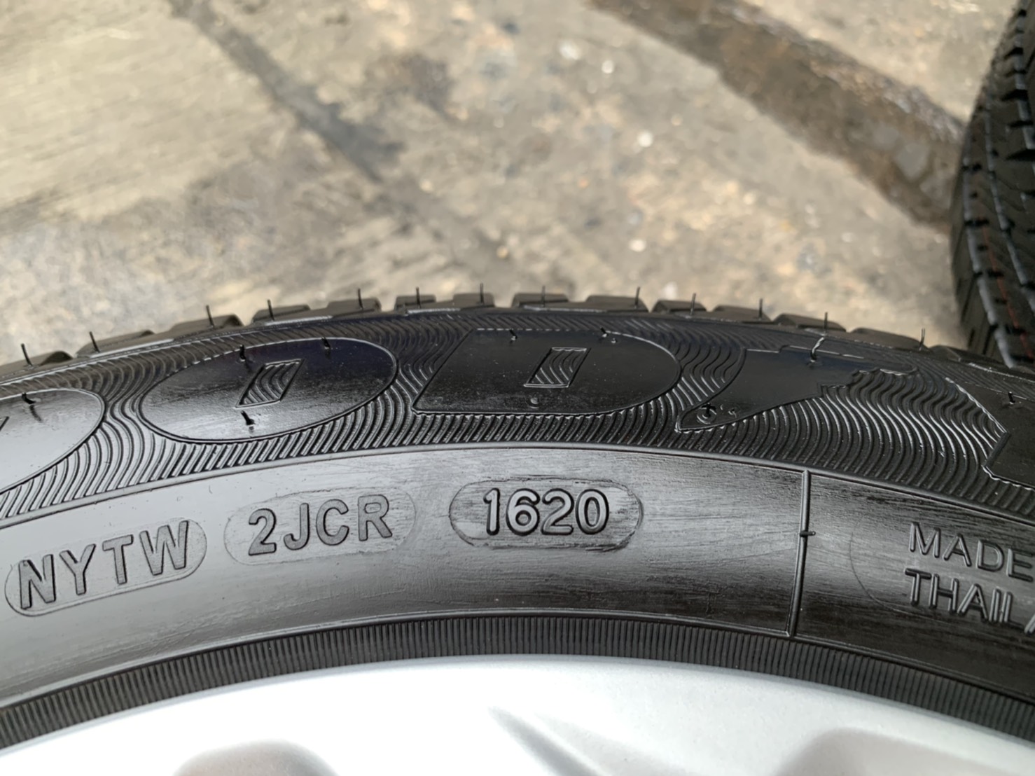 ล้อแม็กป้ายแดง Honda New Jazz ตัวรองท็อป ขอบ 15 พร้อมยางป้ายแดง 175-65-15 GoodYear ปี 20 สวยๆ ล้อแม็กป้ายแดง Honda New Jazz ตัวรองท็อป ขอบ 15 พร้อมยางป้ายแดง 175-65-15 GoodYear ปี 20 สวยๆ