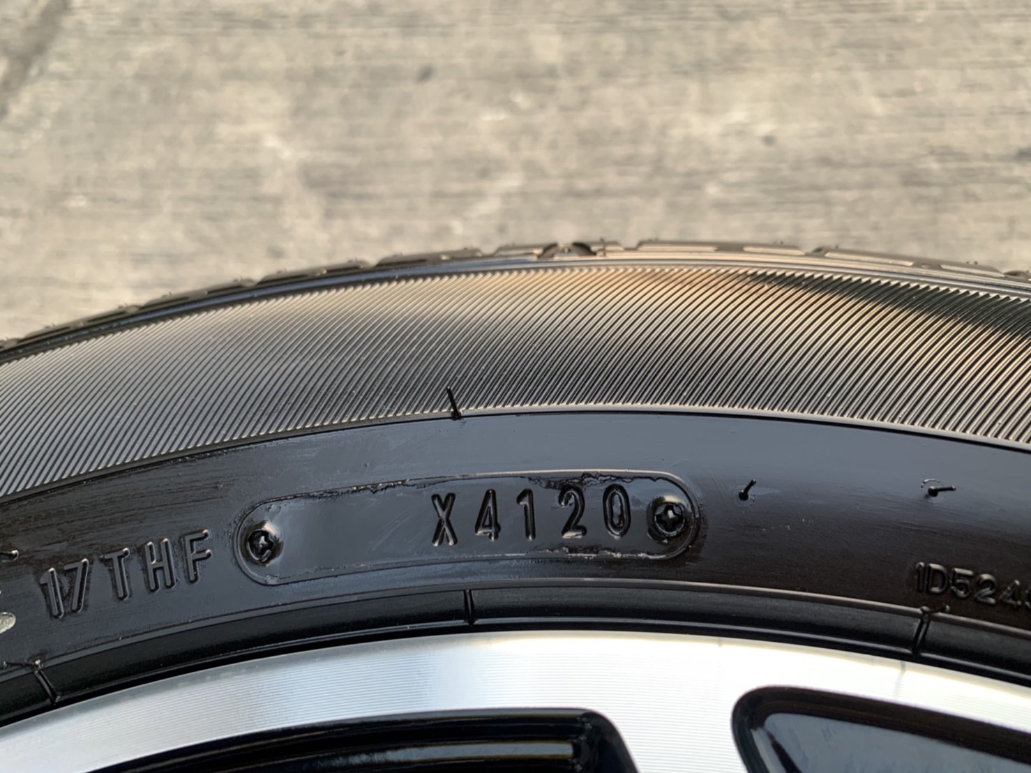 ล้อแม็กป้ายแดง Mitsu Xpander Cross รุ่นใหม่ล่าสุด ขอบ 17 ดำหน้าเงา พร้อมยางป้ายแดง 205-55-17 Dunlop 