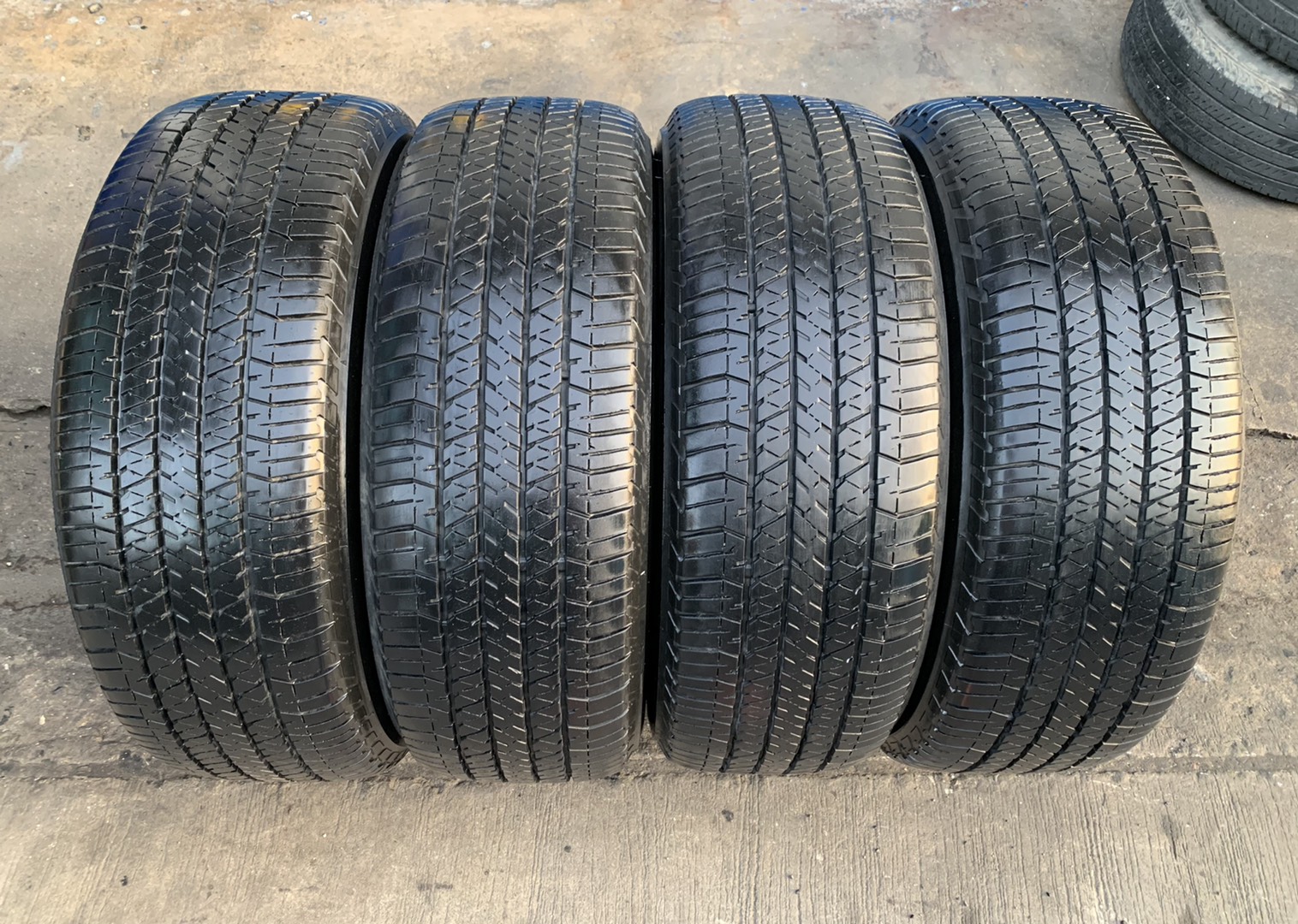 ล้อแม็ก Nissan Navara Caliber NP300 Black Edition ขอบ 18 พร้อมยาง 255-60-18 Bridgestone ปลายปี 17 ล้อแม็ก Nissan Navara Caliber NP300 Black Edition ขอบ 18 พร้อมยาง 255-60-18 Bridgestone ปลายปี 17