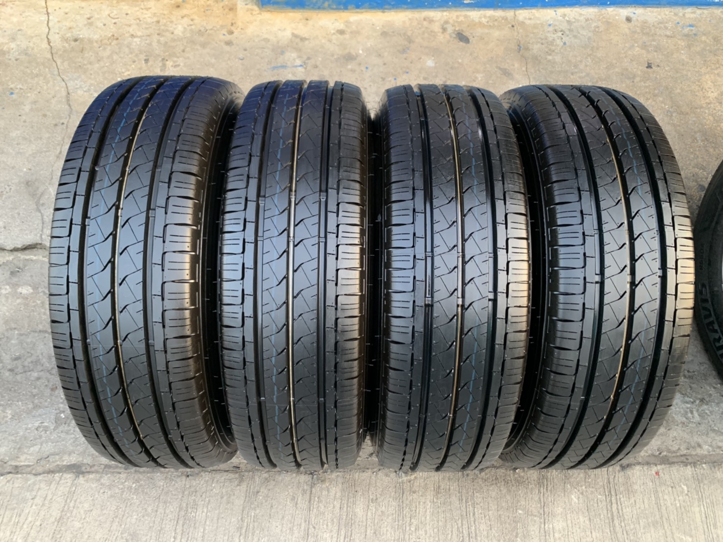 ล้อแม็กป้ายแดง Toyota Revo ขอบ 16 พร้อมยางใหม่ป้ายแดง 225-65-16 Bridgestone ปลายปี 20 สวยกริ๊บ ล้อแม็กป้ายแดง Toyota Revo ขอบ 16 พร้อมยางใหม่ป้ายแดง 225-65-16 Bridgestone ปลายปี 20 สวยกริ๊บ