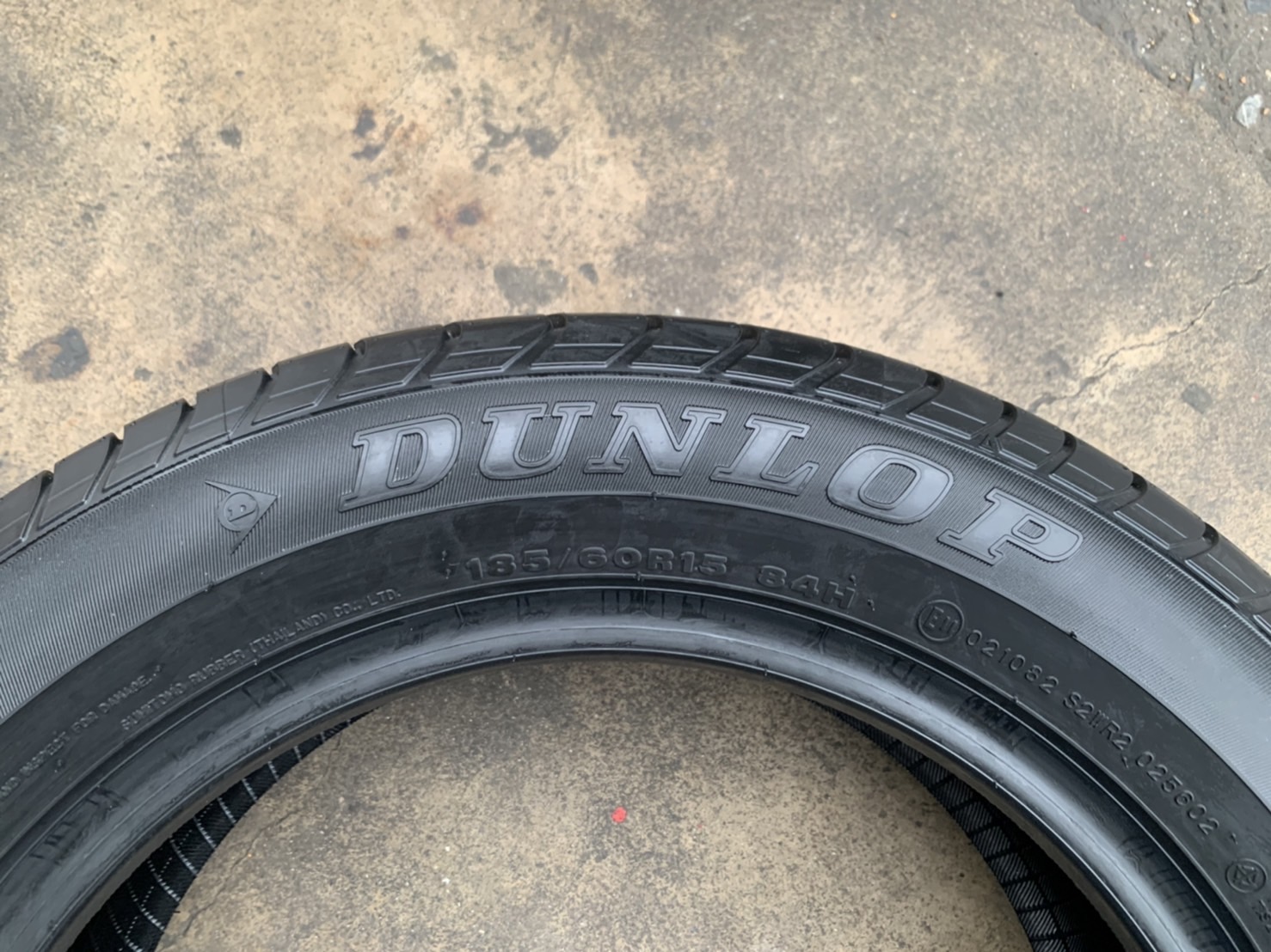 ยางใหม่ 185-60-15 Dunlop ปี 21 กริ๊บๆ