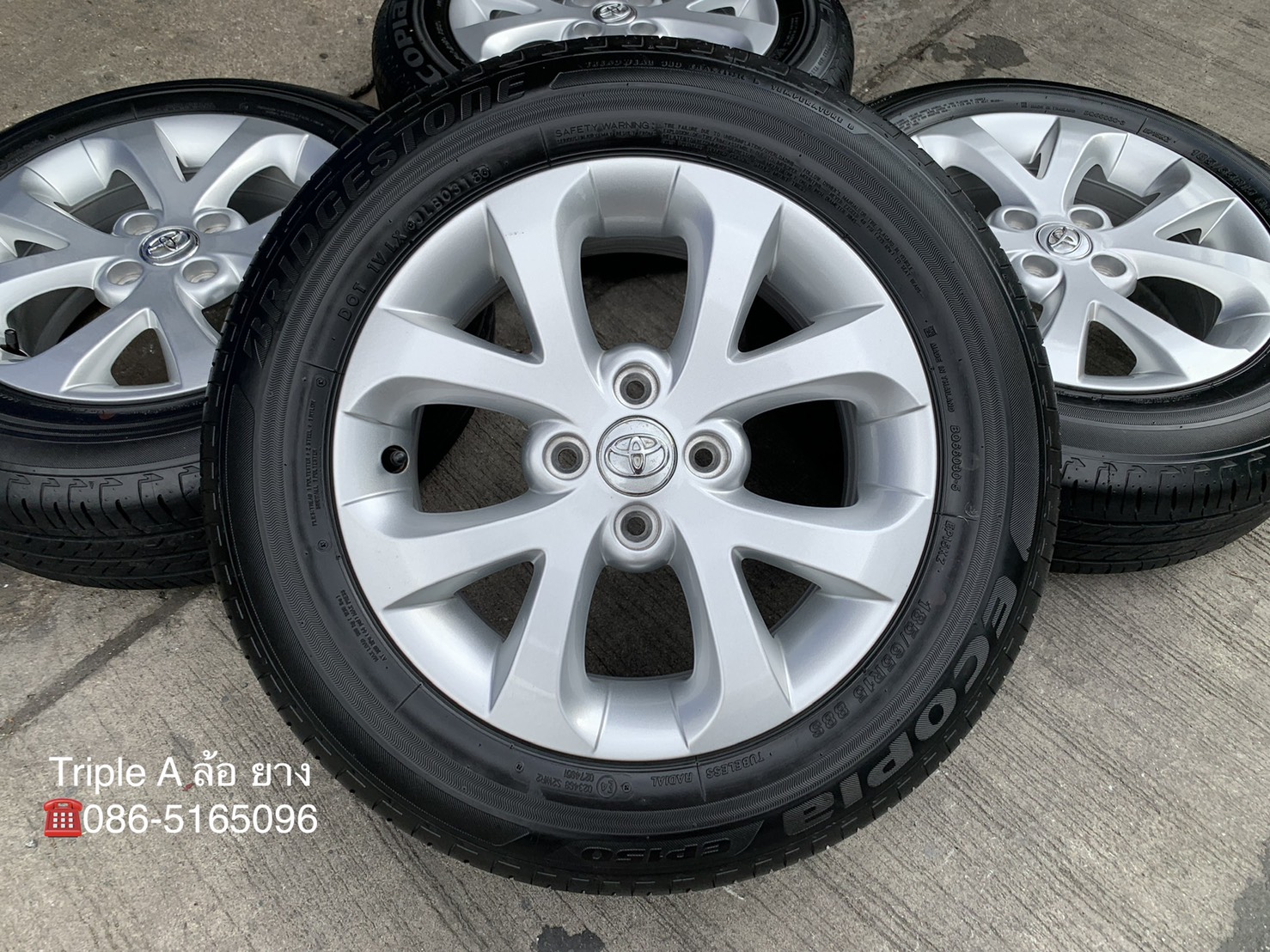 ล้อแม็ก 4รู100 Toyota ขอบ 15 สีบอร์น พร้อมยาง 185-65-15 Bridgestone ปี 18 ล้อแม็ก 4รู100 Toyota ขอบ 15 สีบอร์น พร้อมยาง 185-65-15 Bridgestone ปี 18