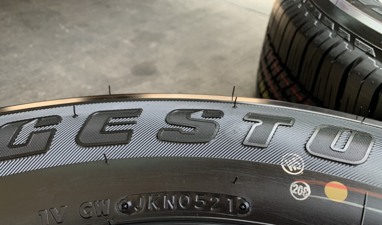 ยางใหม่ป้ายแดง 255-65-17 Bridgestone ปี 21 ใหม่ยกห้าง สวยกริ๊บ