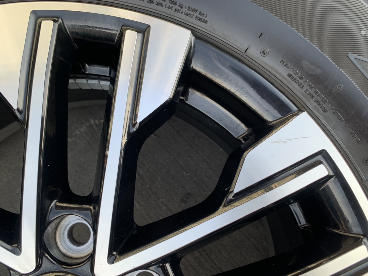 ล้อแม็ก Mitsu Pajero Sport รุ่นใหม่ล่าสุด ขอบ 18 ดำหน้าเงา พร้อมยาง 265-60-18 Bridgestone ปี 19 สภาพดี ล้อแม็ก Mitsu Pajero Sport รุ่นใหม่ล่าสุด ขอบ 18 ดำหน้าเงา พร้อมยาง 265-60-18 Bridgestone ปี 19 สภาพดี