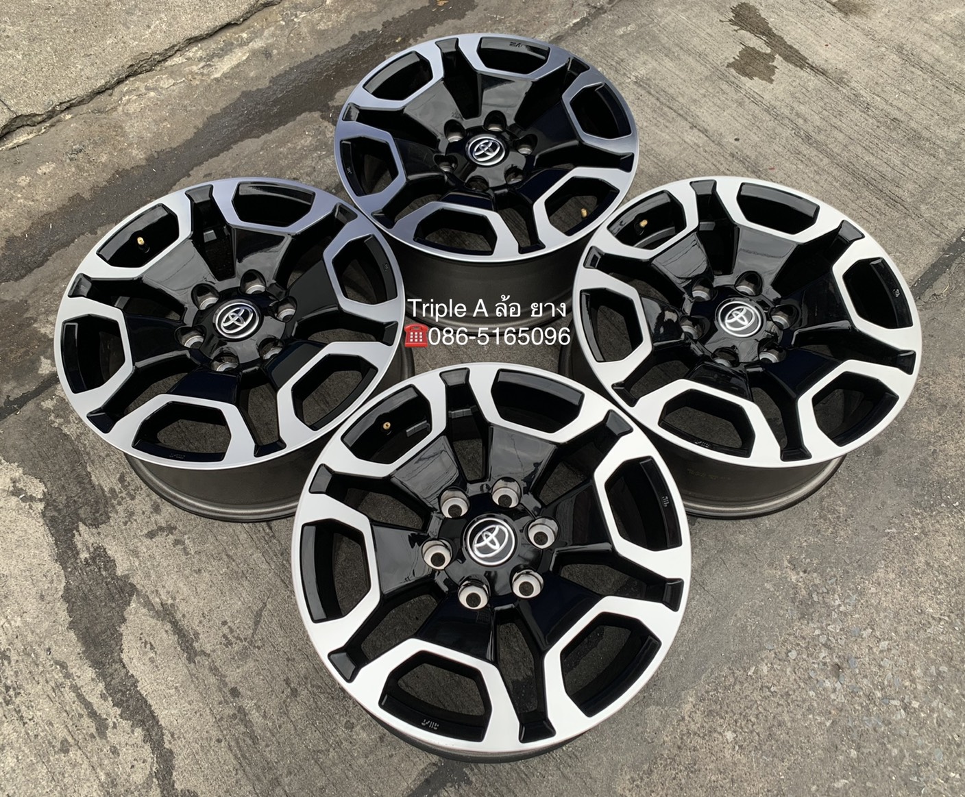 ล้อแม็กป้ายแดง Toyota Revo รุ่นใหม่ล่าสุด ขอบ 18 ดำหน้าเงา สวยกริ๊บๆ ล้อแม็กป้ายแดง Toyota Revo รุ่นใหม่ล่าสุด ขอบ 18 ดำหน้าเงา สวยกริ๊บๆ