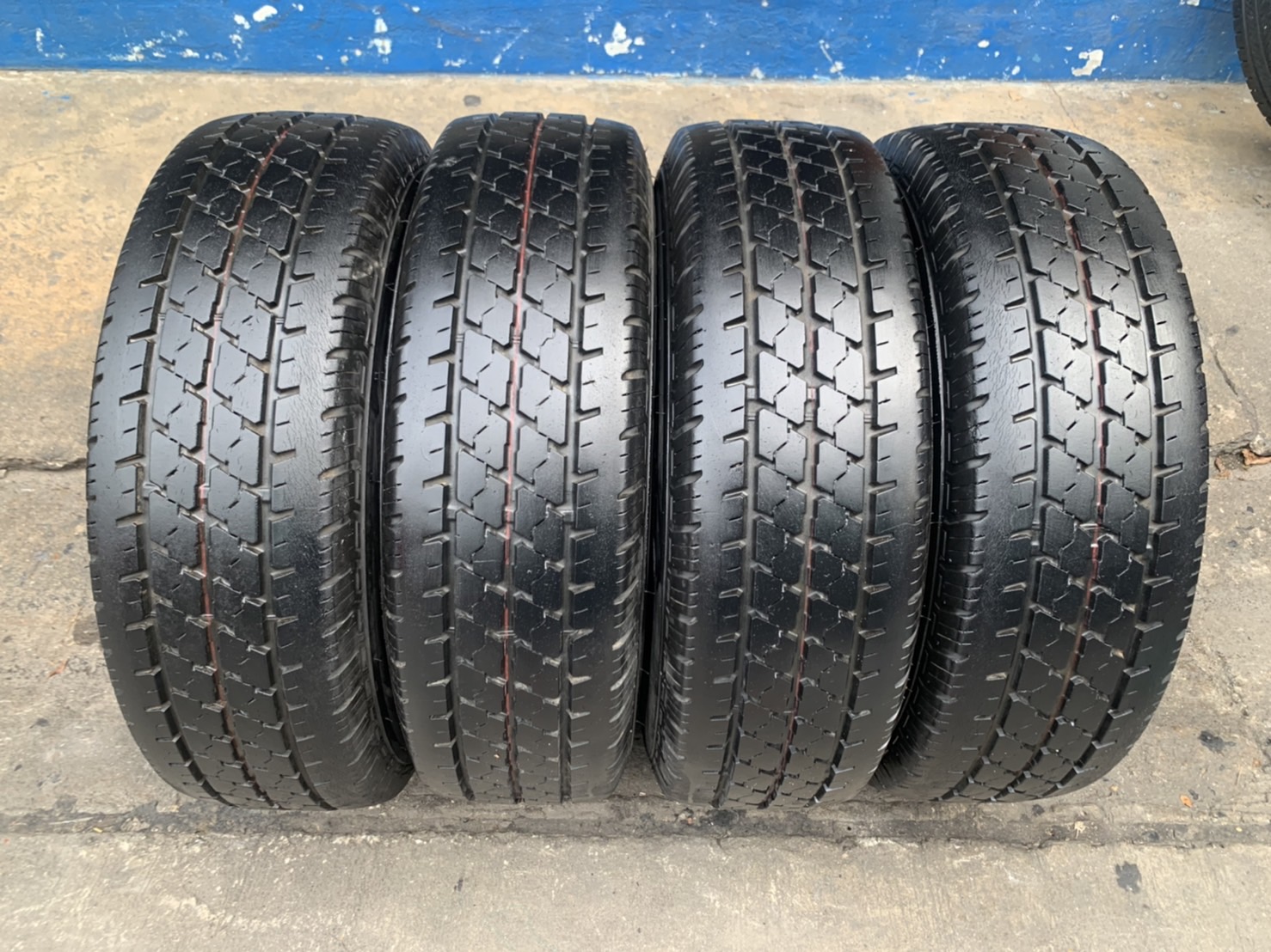 ล้อแม็ก ISUZU ขอบ 14 พร้อมยาง 195R14 Bridgestone ปี 17 ล้อแม็ก ISUZU ขอบ 14 พร้อมยาง 195R14 Bridgestone ปี 17