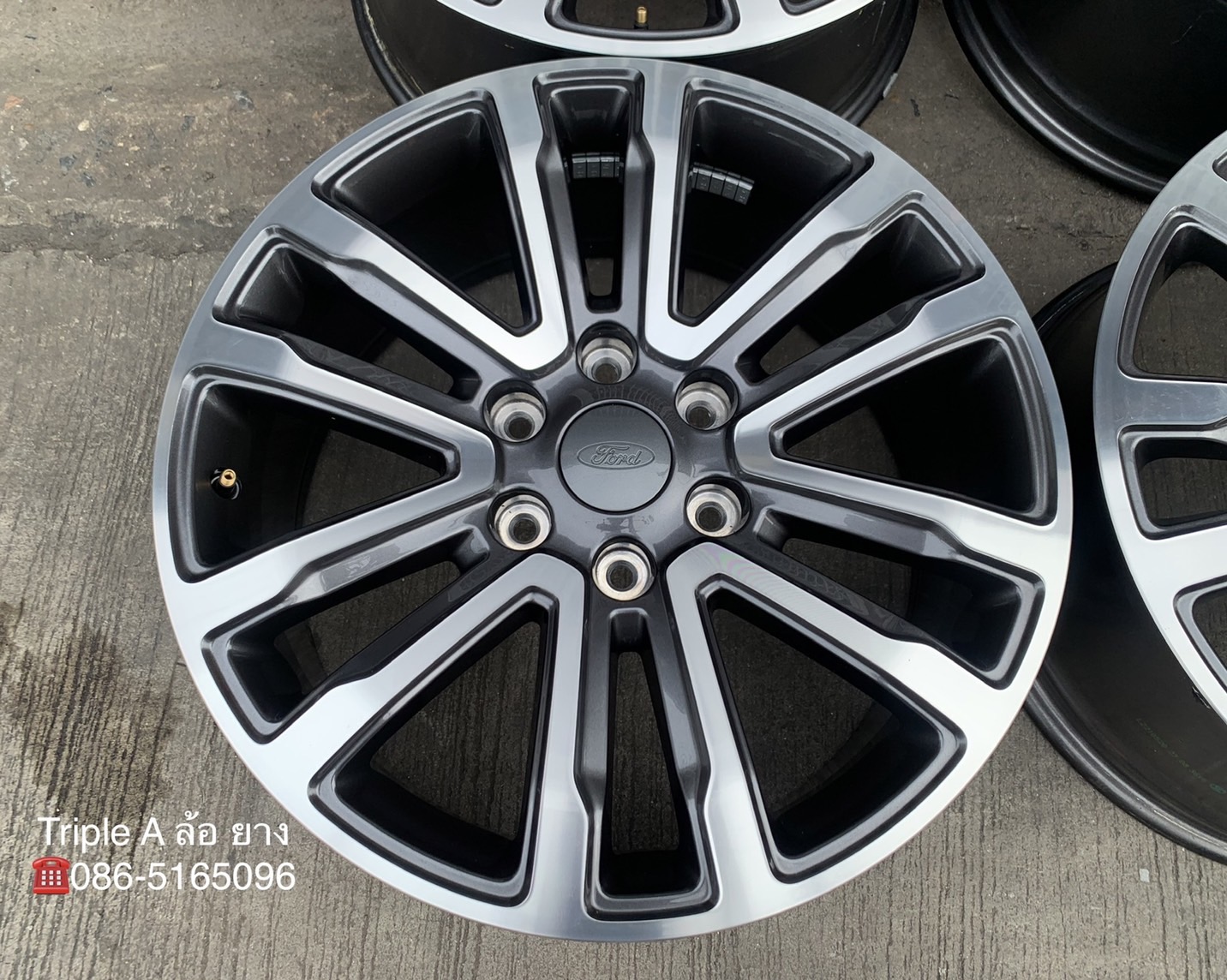 ล้อแม็กป้ายแดง Ford Everest รุ่นใหม่ล่าสุด ขอบ 20 เทาหน้าเงา ล้อแม็กป้ายแดง Ford Everest รุ่นใหม่ล่าสุด ขอบ 20 เทาหน้าเงา