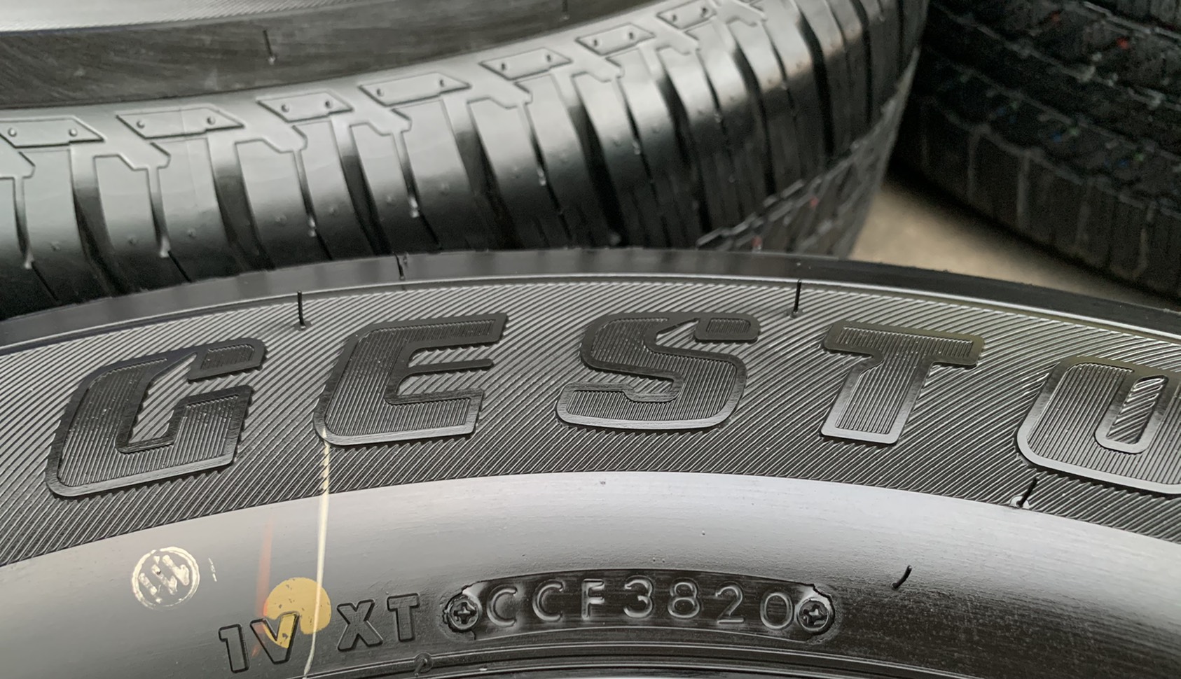 ยางป้ายแดง 265-60-18 Bridgestone ปลายปี 20 สวยๆ ยางป้ายแดง 265-60-18 Bridgestone ปลายปี 20 สวยๆ
