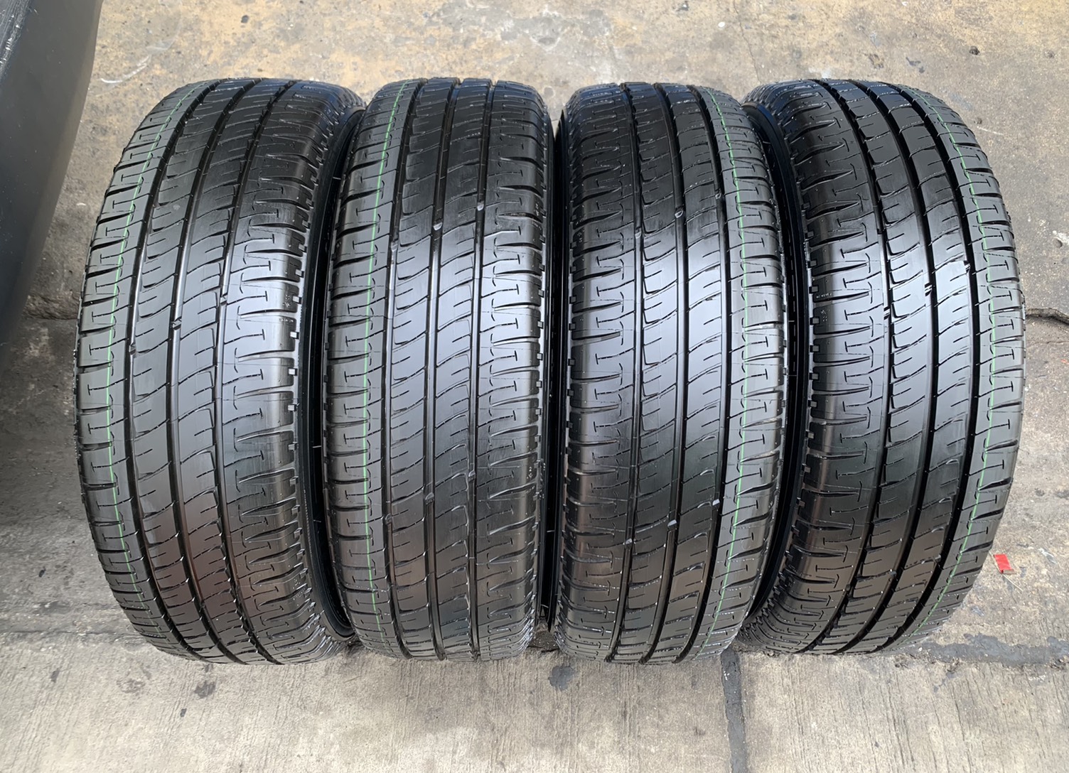 ล้อแม็กป้ายแดง Toyota Revo ขอบ 16 พร้อมยางใหม่ป้ายแดง 215-65-16 Michelin ปี 20 ใหม่กริ๊บ ล้อแม็กป้ายแดง Toyota Revo ขอบ 16 พร้อมยางใหม่ป้ายแดง 215-65-16 Michelin ปี 20 ใหม่กริ๊บ