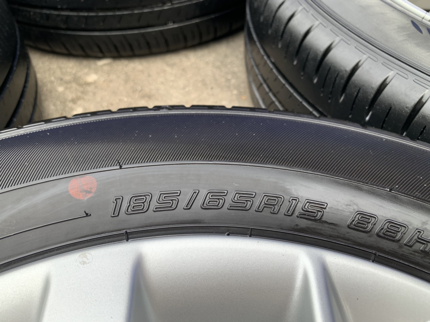 ล้อแม็ก Nissan Note ขอบ 15 พร้อมยาง 185-65-15 Dunlop ปี 19 สภาพสวย ล้อแม็ก Nissan Note ขอบ 15 พร้อมยาง 185-65-15 Dunlop ปี 19 สภาพสวย