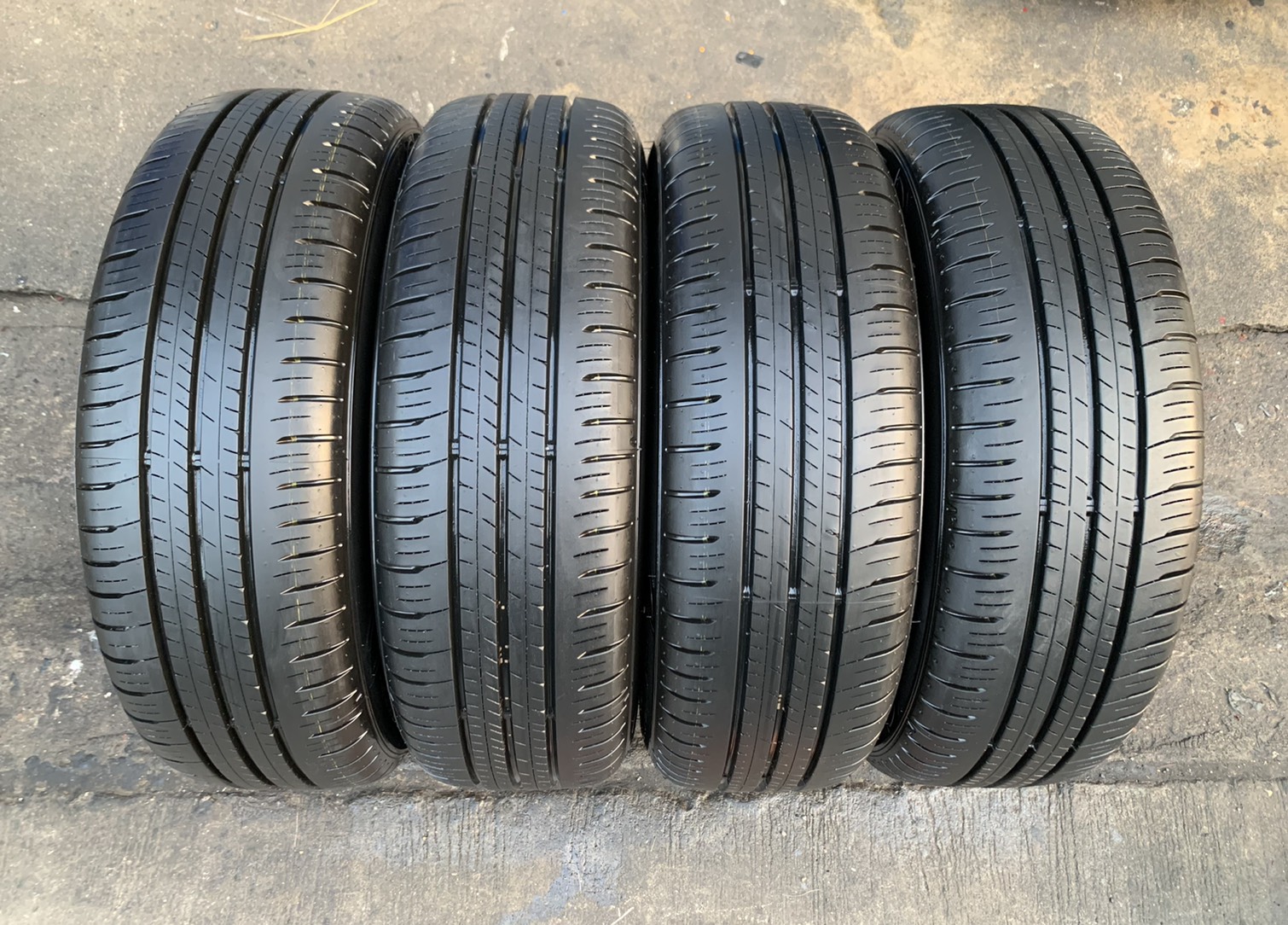 ล้อแม็กป้ายแดง Toyota Yaris Ativ ขอบ 15 สีเทาหน้าเงา พร้อมยางป้ายแดง 185-60-15 Dunlop ปลายปี 20 สวยก ล้อแม็กป้ายแดง Toyota Yaris Ativ ขอบ 15 สีเทาหน้าเงา พร้อมยางป้ายแดง 185-60-15 Dunlop ปลายปี 20 สวยก