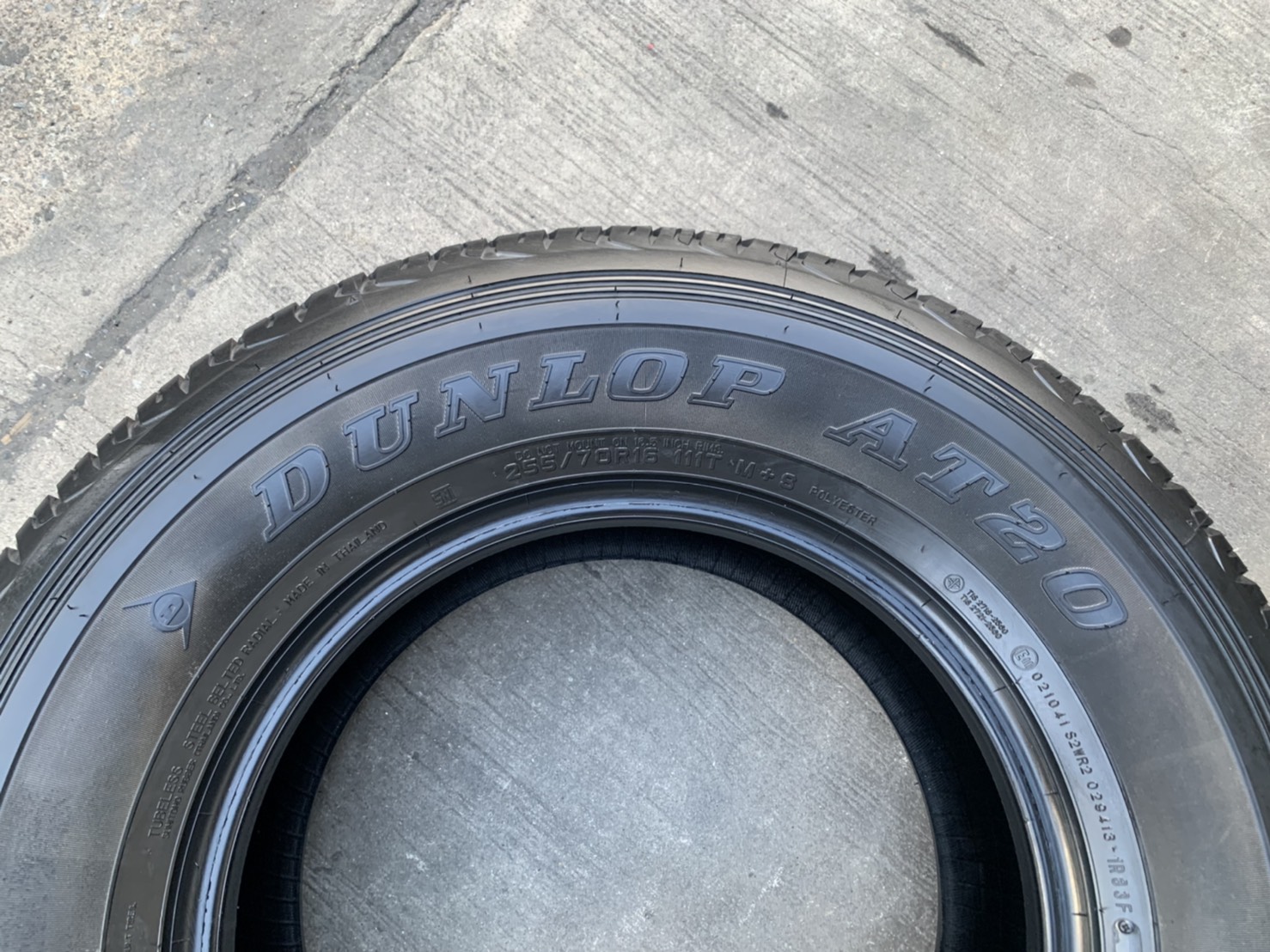 ยางใหม่ป้ายแดง 255-70-16 Dunlop ปี 21 ใหม่ยกห้าง สวยกริ๊บ ใส่แทน 245-70-16 หรือ 265-70-16 ได้เลย ยางใหม่ป้ายแดง 255-70-16 Dunlop ปี 21 ใหม่ยกห้าง สวยกริ๊บ ใส่แทน 245-70-16 หรือ 265-70-16 ได้เลย