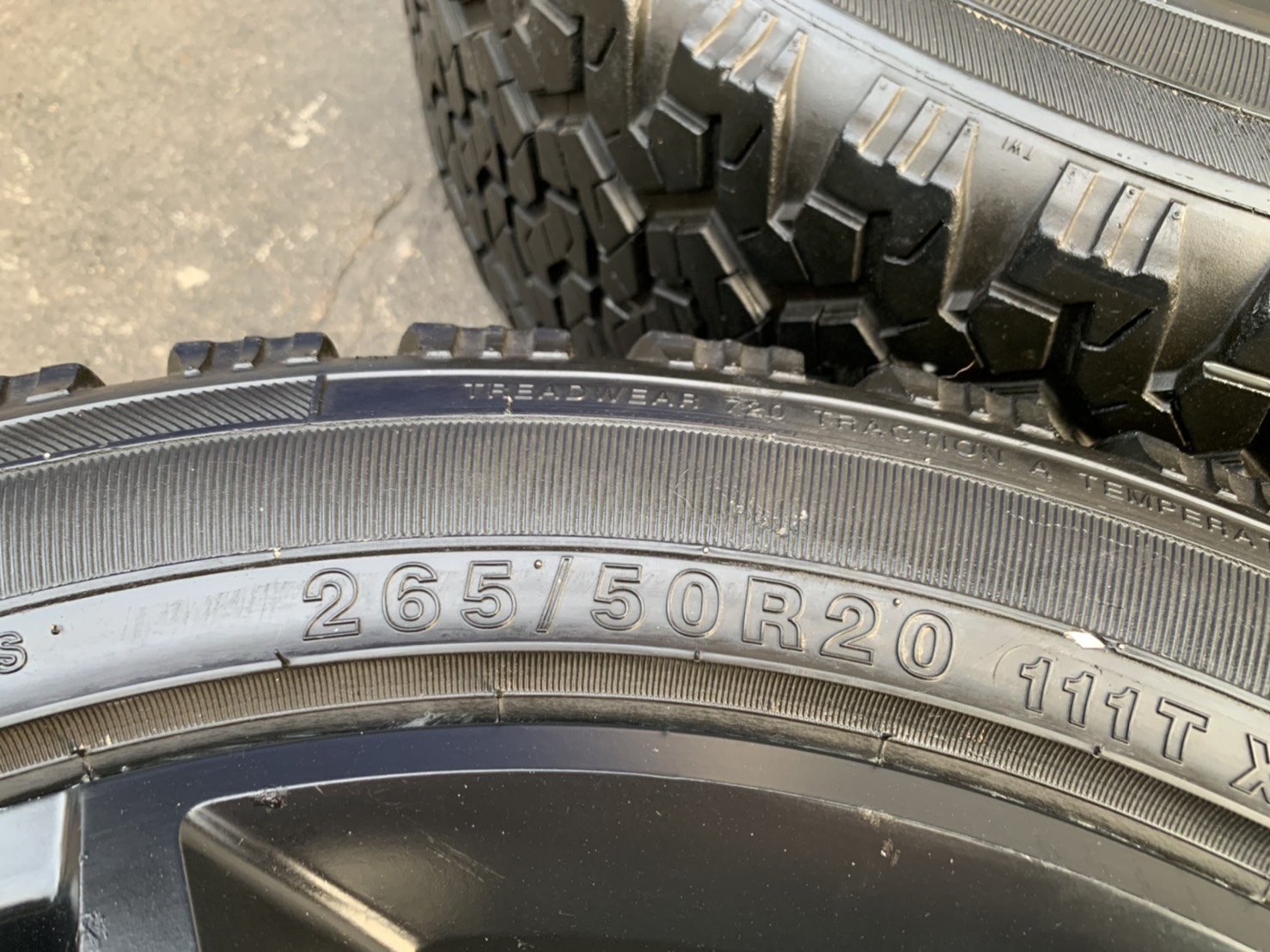 ล้อแม็ก Ford Everest ขอบ 20 สีดำ พร้อมยาง 265-50-20 Monster ปี 16