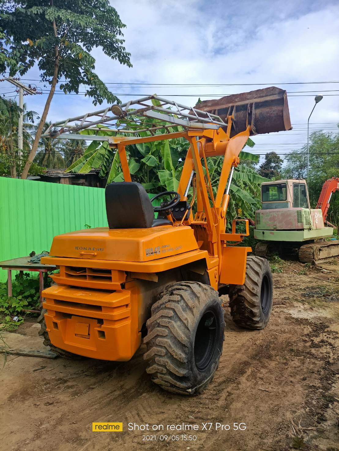 รถตักเอวอ่อน KOMATSU WA40-3