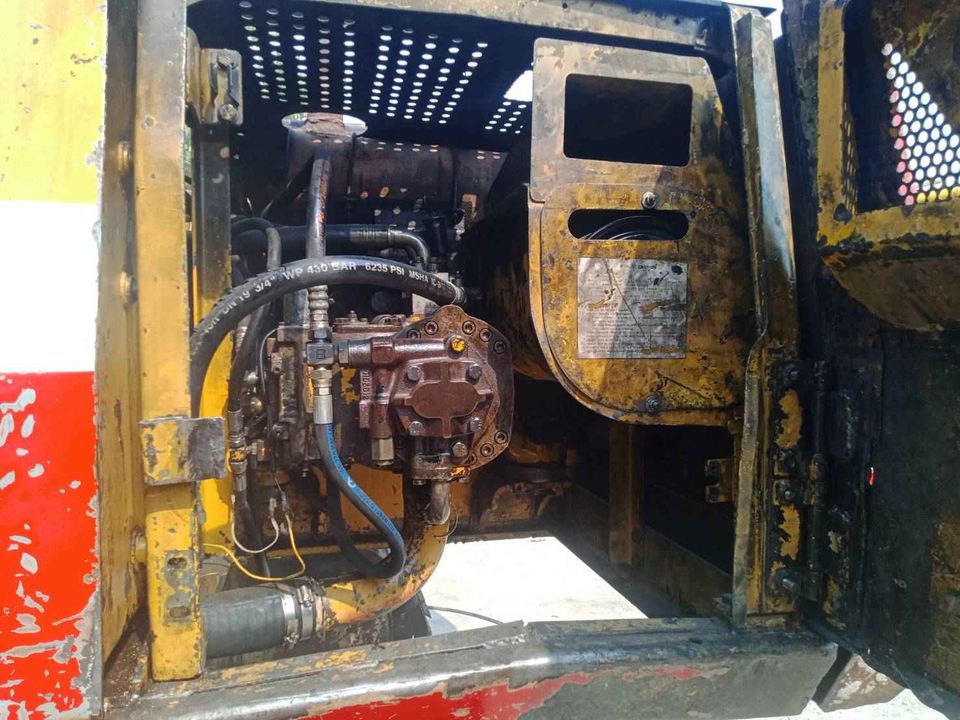 ขายด่วน komatsu แบคโฮ PC200-5