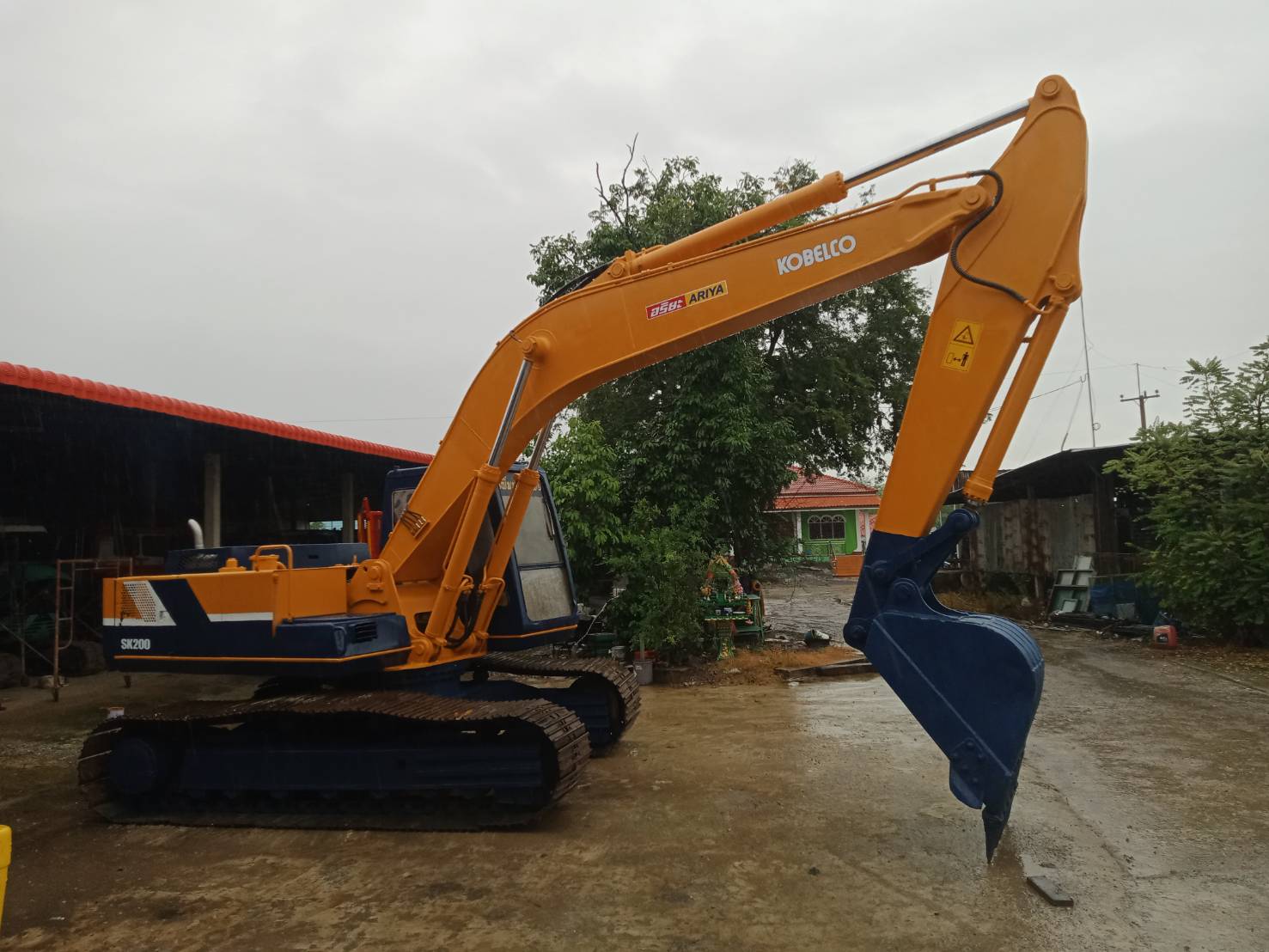 ขายด่วน แบคโฮ SK200-2 พร้อมใช้งาน