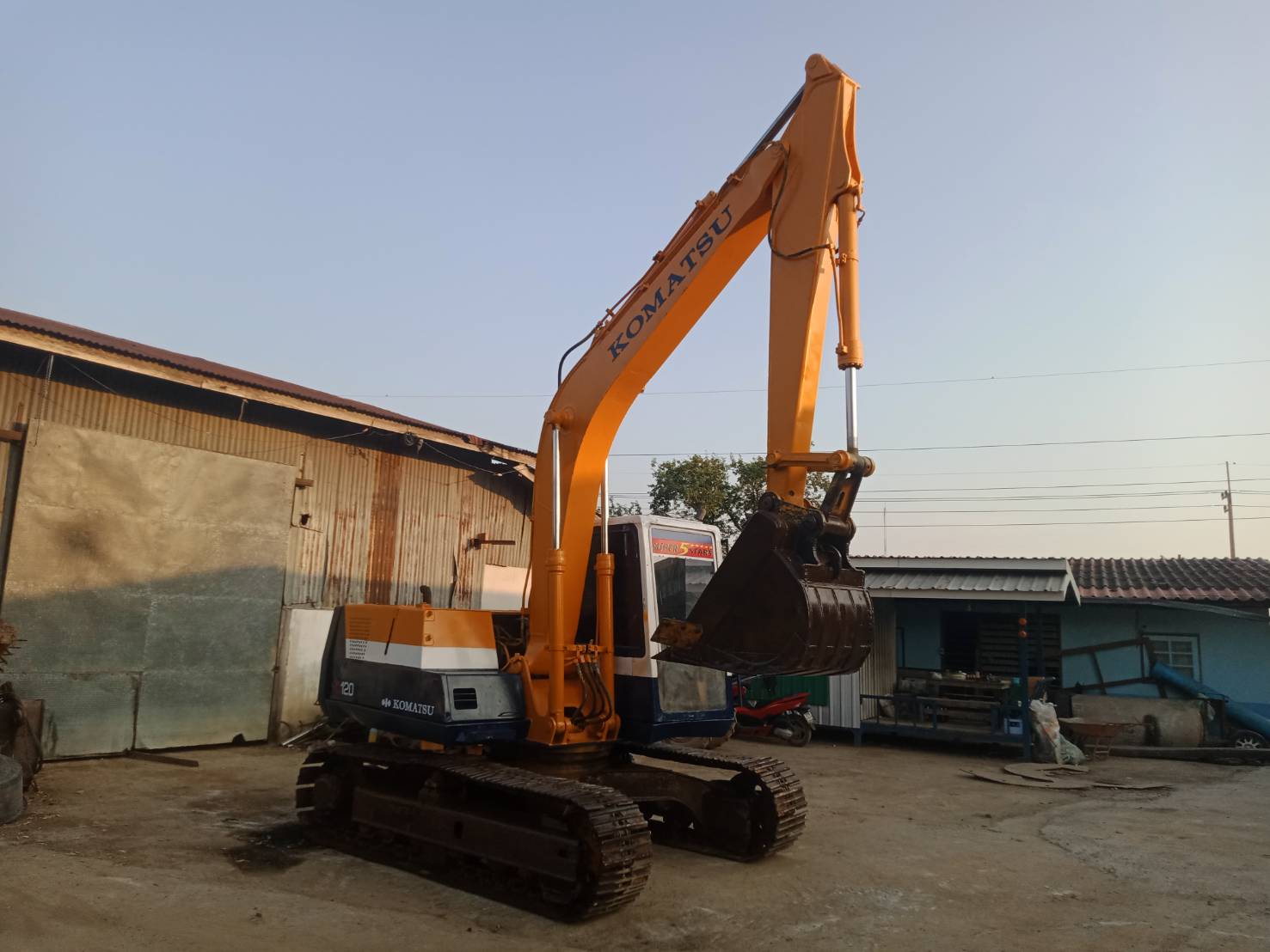 ขายด่วน komatsu แบคโฮ PC100-5 (บูมอาร์มพิเศษ)