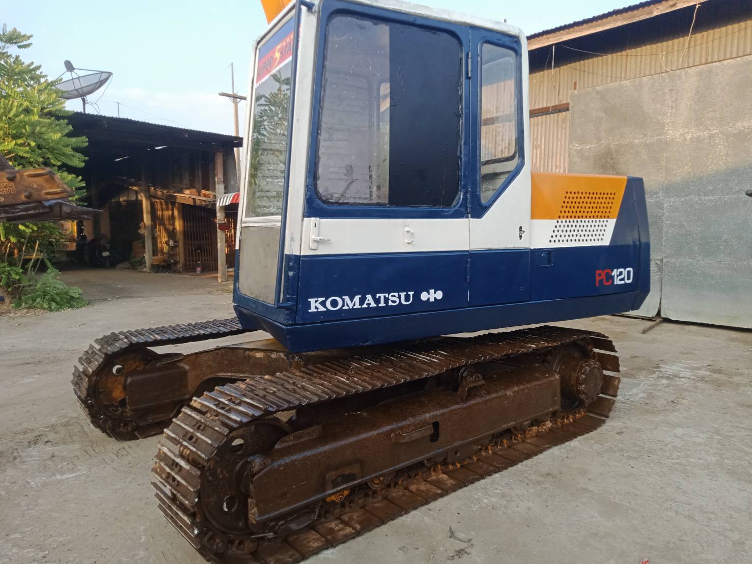 ขายด่วน komatsu แบคโฮ PC100-5 (บูมอาร์มพิเศษ)