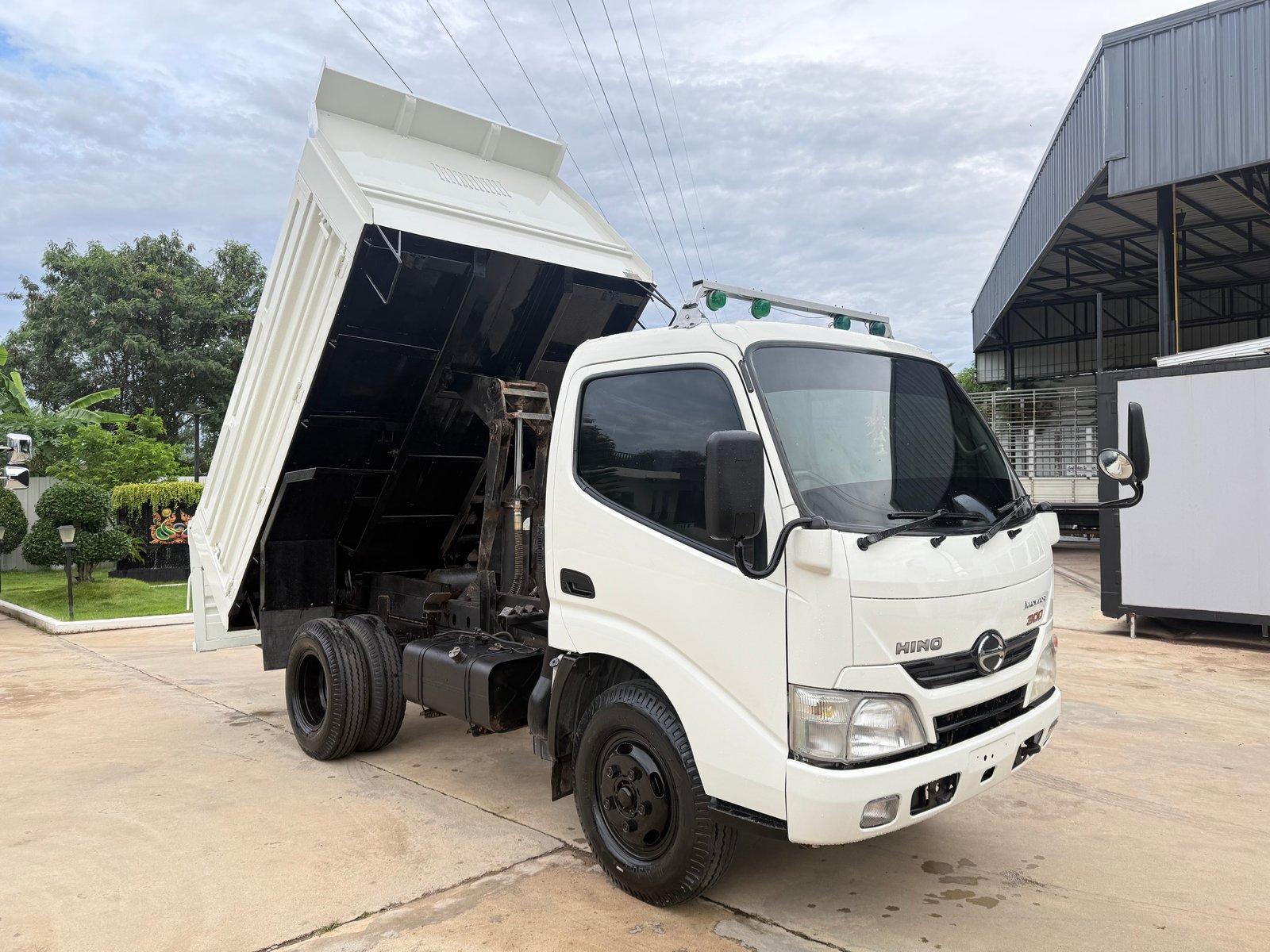 6 ล้อ Hino XZU600R ปี 57 เครื่อง 150 แรง ดั้มสามมิตร 3 คิว รถใช้งานน้อย ภายในสวย เครื่องแน่นๆ รถพร้อ
