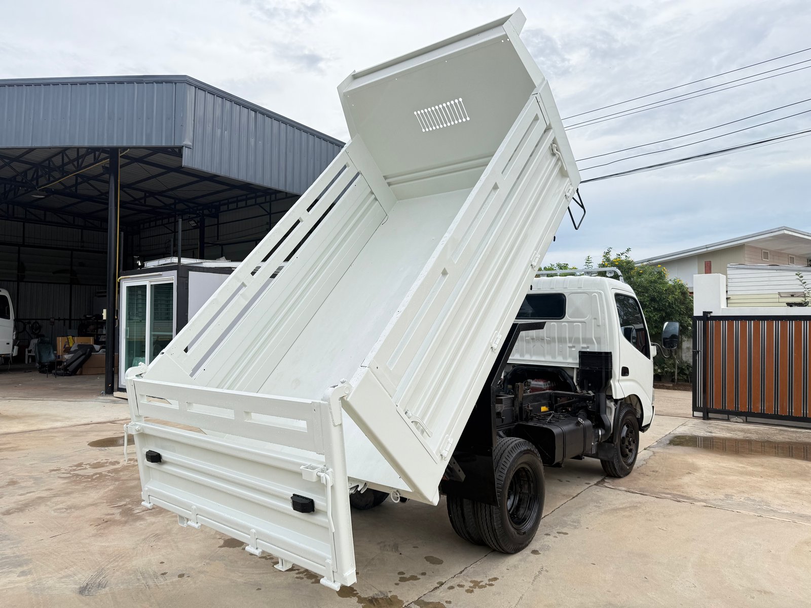 6 ล้อ Hino XZU600R ปี 57 เครื่อง 150 แรง ดั้มสามมิตร 3 คิว รถใช้งานน้อย ภายในสวย เครื่องแน่นๆ รถพร้อ