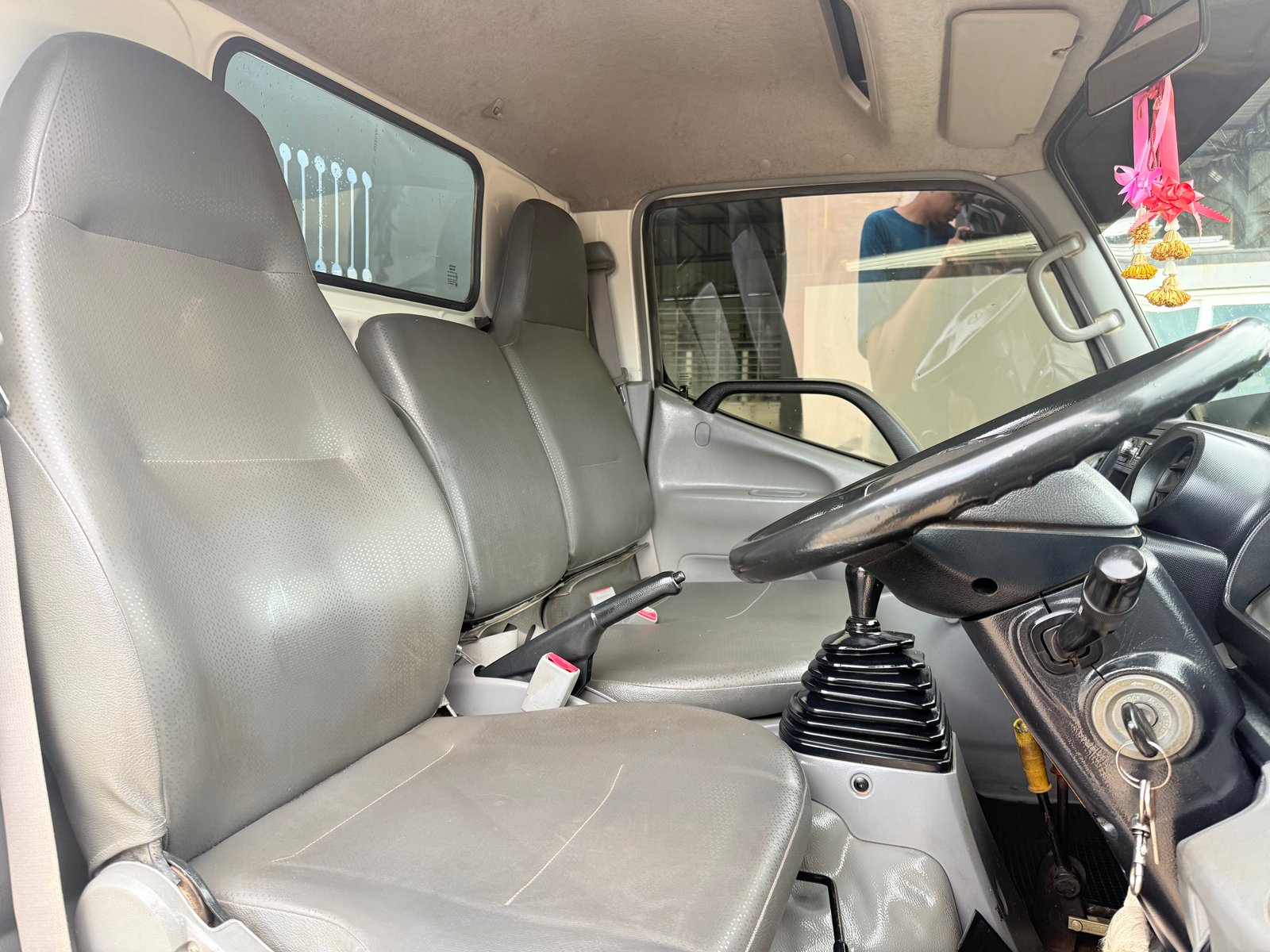 6 ล้อ Hino XZU600R ปี 57 เครื่อง 150 แรง ดั้มสามมิตร 3 คิว รถใช้งานน้อย ภายในสวย เครื่องแน่นๆ รถพร้อ