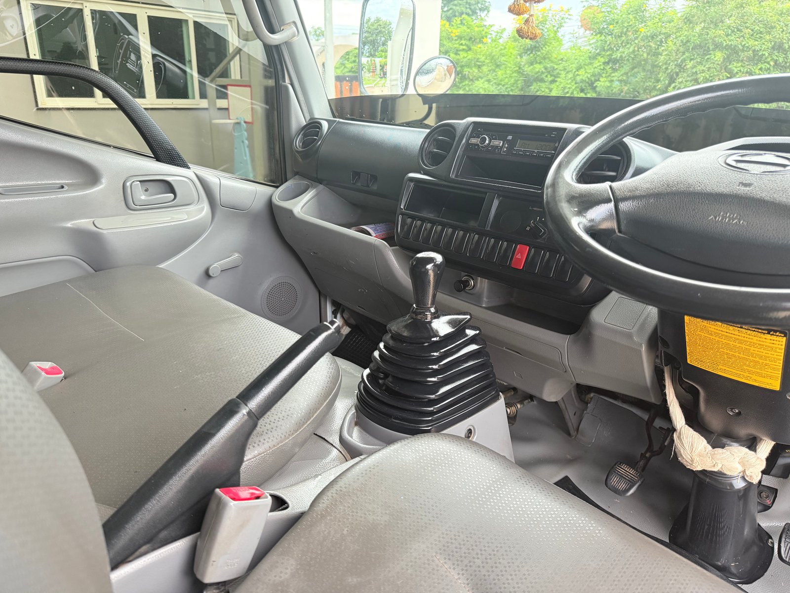 6 ล้อ Hino XZU600R ปี 57 เครื่อง 150 แรง ดั้มสามมิตร 3 คิว รถใช้งานน้อย ภายในสวย เครื่องแน่นๆ รถพร้อ