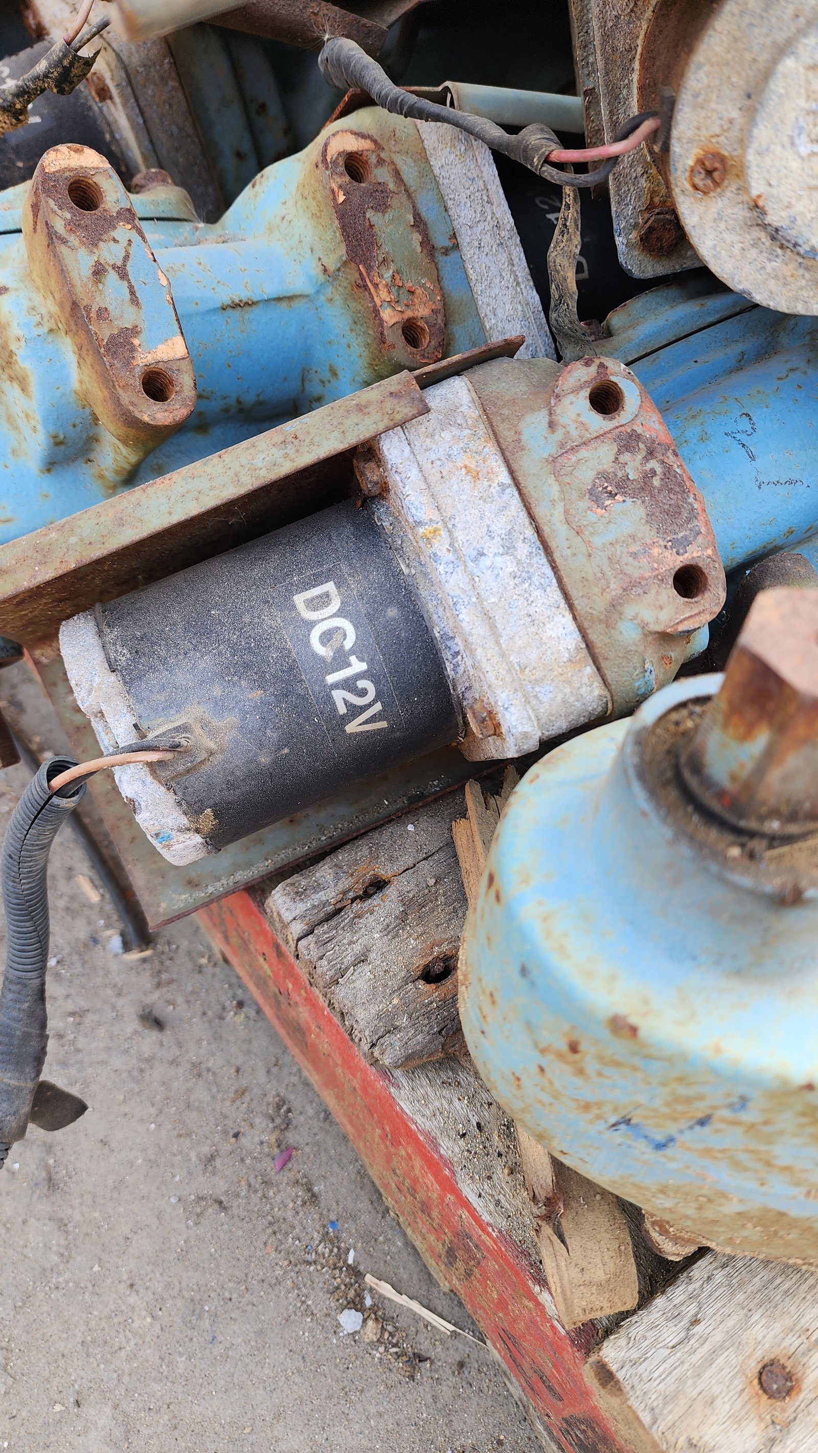 มอเตอร์12V พร้อมเฟืองแกนเพลา ใว้ผลิตอุปกรณ์ปิดเปิดได้ มอเตอร์12V พร้อมเฟืองแกนเพลา ใว้ผลิตอุปกรณ์ปิดเปิดได้