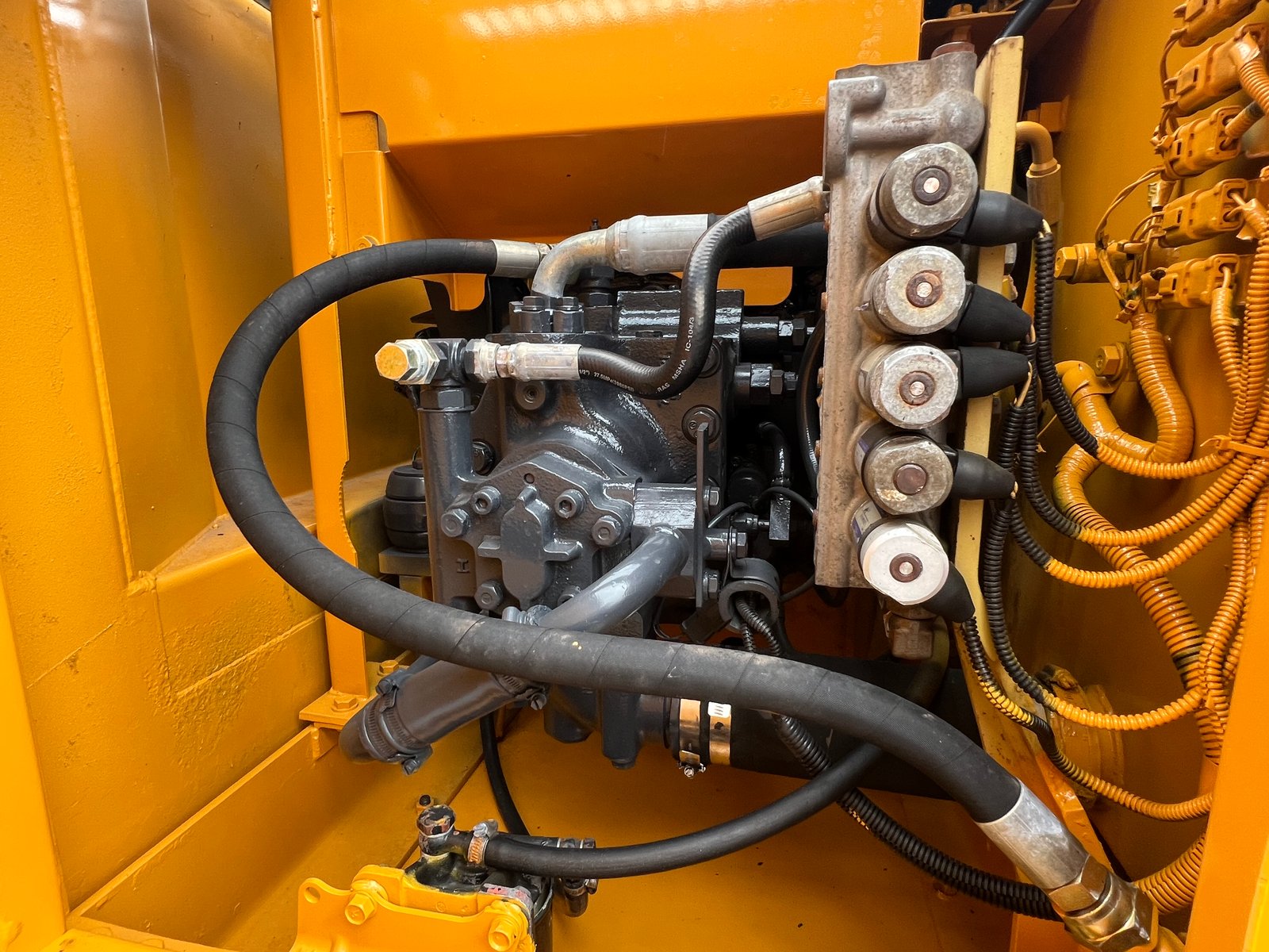ขายครับKOMATSU pc120-6บูมยาว สภาพสวยพร้อมใช้งานครับ