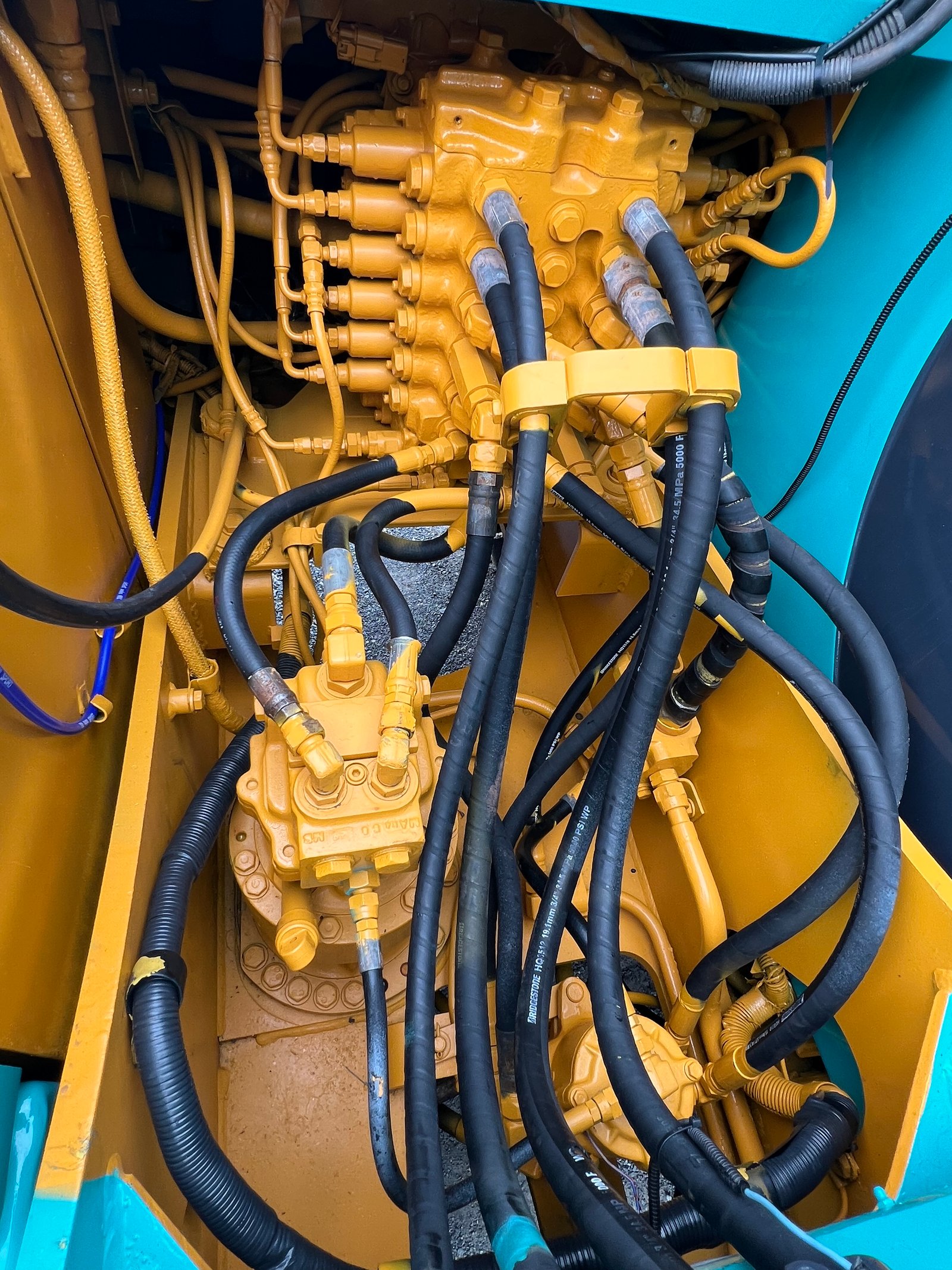 ขายครับKOMATSU pc120-6บูมยาว สภาพสวยพร้อมใช้งานครับ