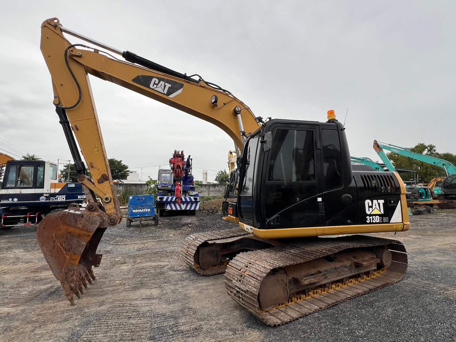 ขายครับ CAT313D2สภาพสวย รถออกศูนย์ไทย สภาพพร้อมใช้งาน