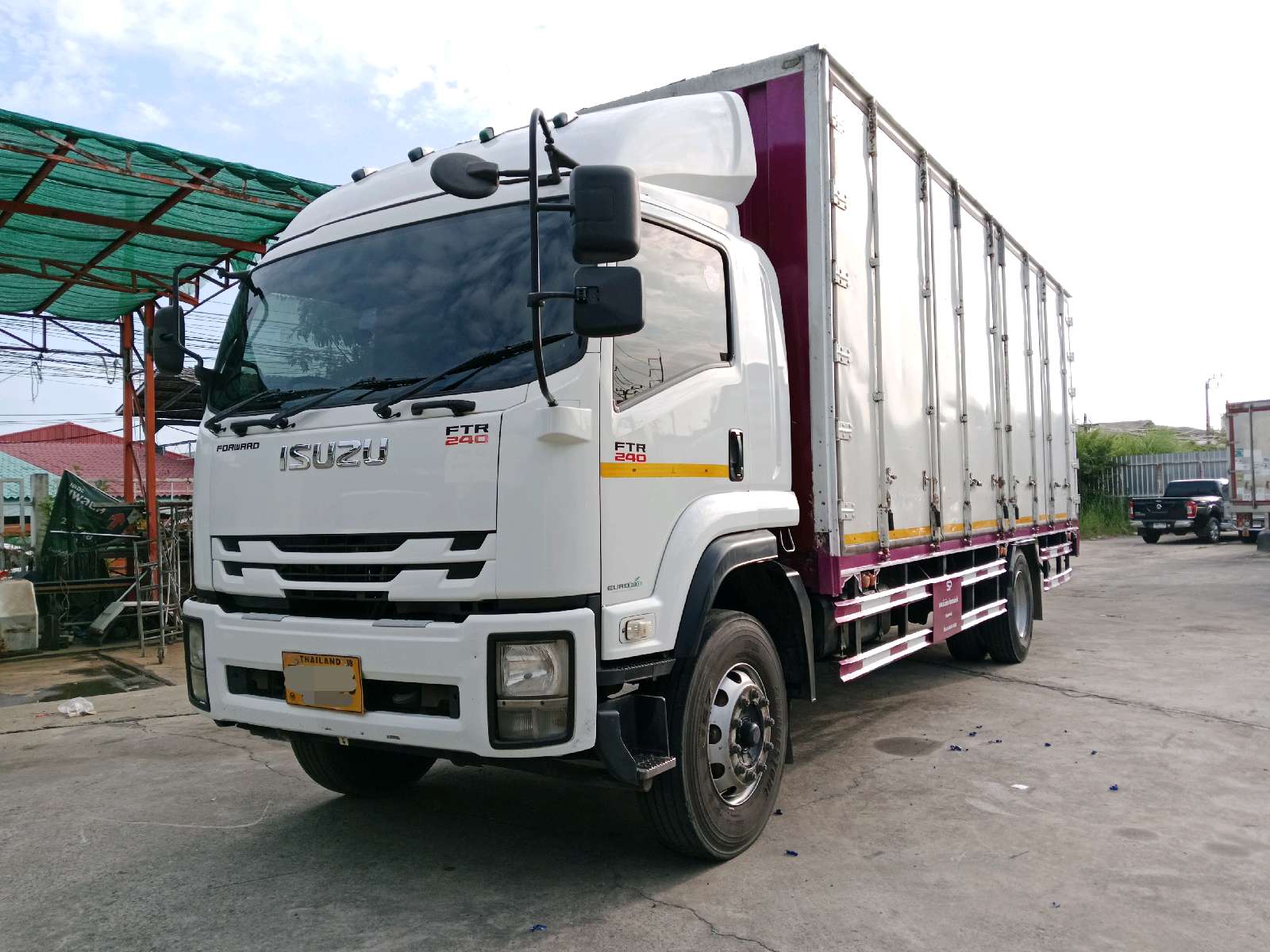 ISUZU FTR 240 ปี 2561ตู้แห้งยาว 7.60 เมตรสนใจติดต่อสอบถาม081-482-5911 พิมพ์ใจ061-718-4111 ตั๊ก