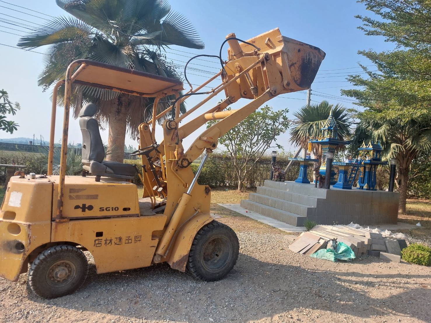 ขายรถตัก KOMATSU รุ่น SG10 สนใจติดต่อ 098-3575654 ขายรถตัก KOMATSU รุ่น SG10 สนใจติดต่อ 098-3575654