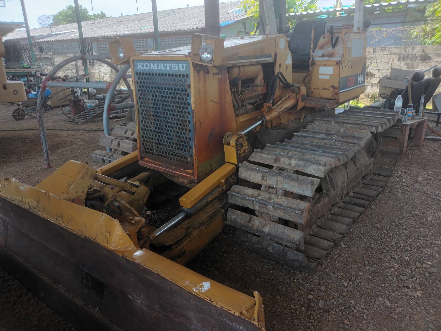ขายแทรกเตอร์komatsu D20p-6ตีนเป็ด ใบมีดสไล รถสวยพร้อมดัน เก่าjapanราคา260,000บ.