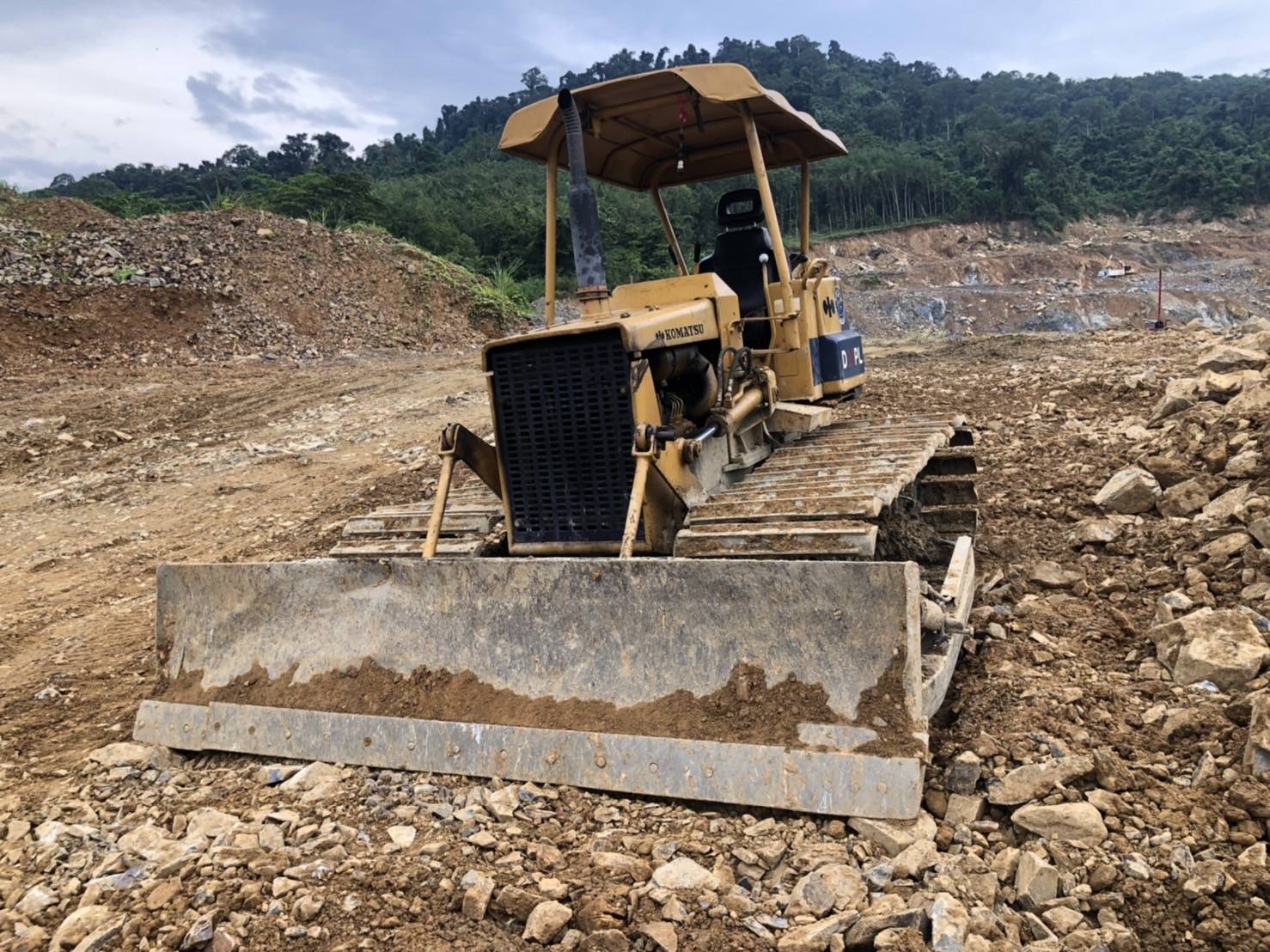 ขายแทรกเตอร์komatsu D20pl-5ตีนเป็นใบ70ซม. รถใช้งานได้ปกติ ใช้งานดีมากราคา230,000บ.