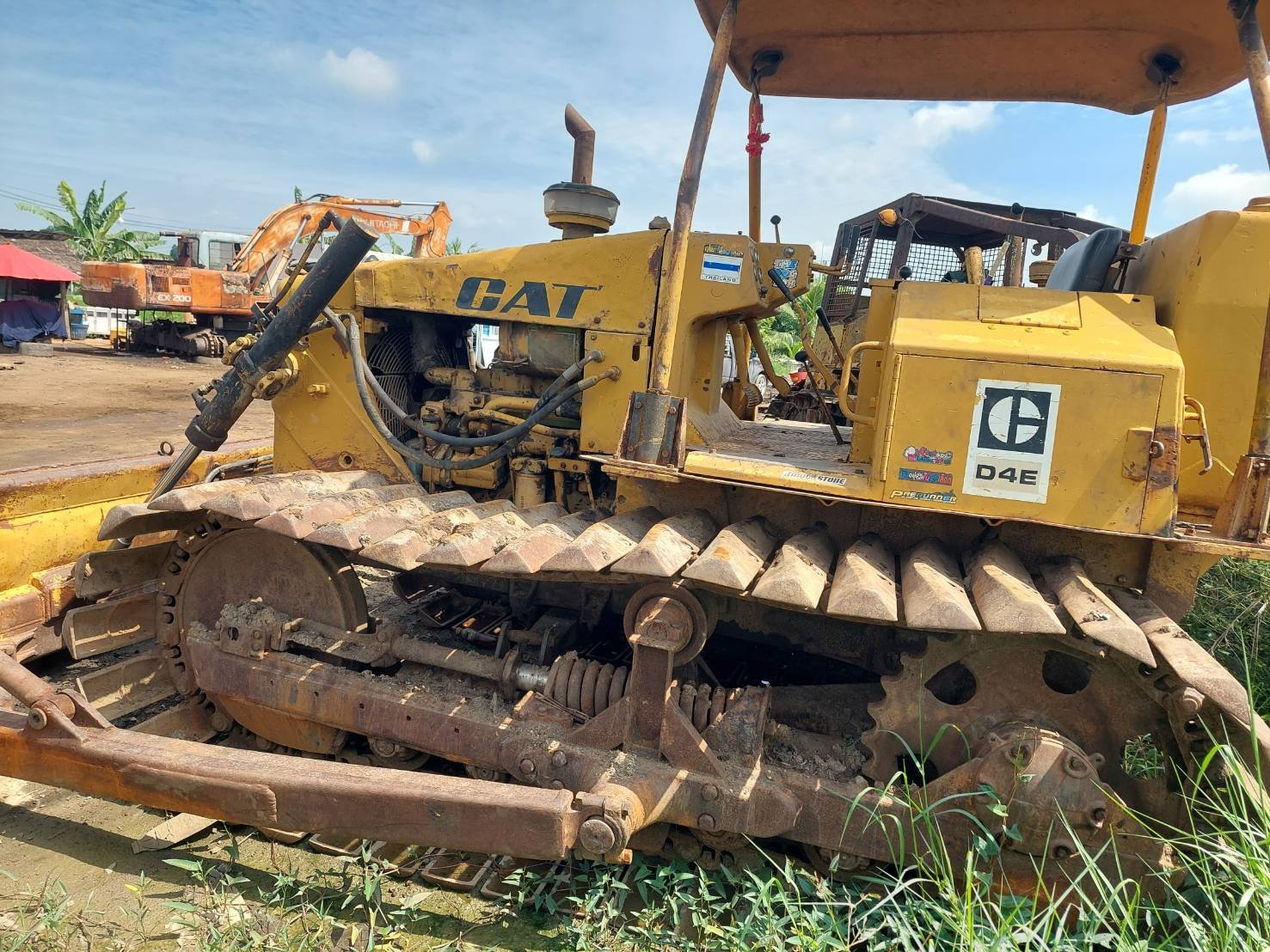 ขายแทรดเตอร์caterpillar  D4Eตีนเป็ด ใช้งานได้ ราคา360,000บ.