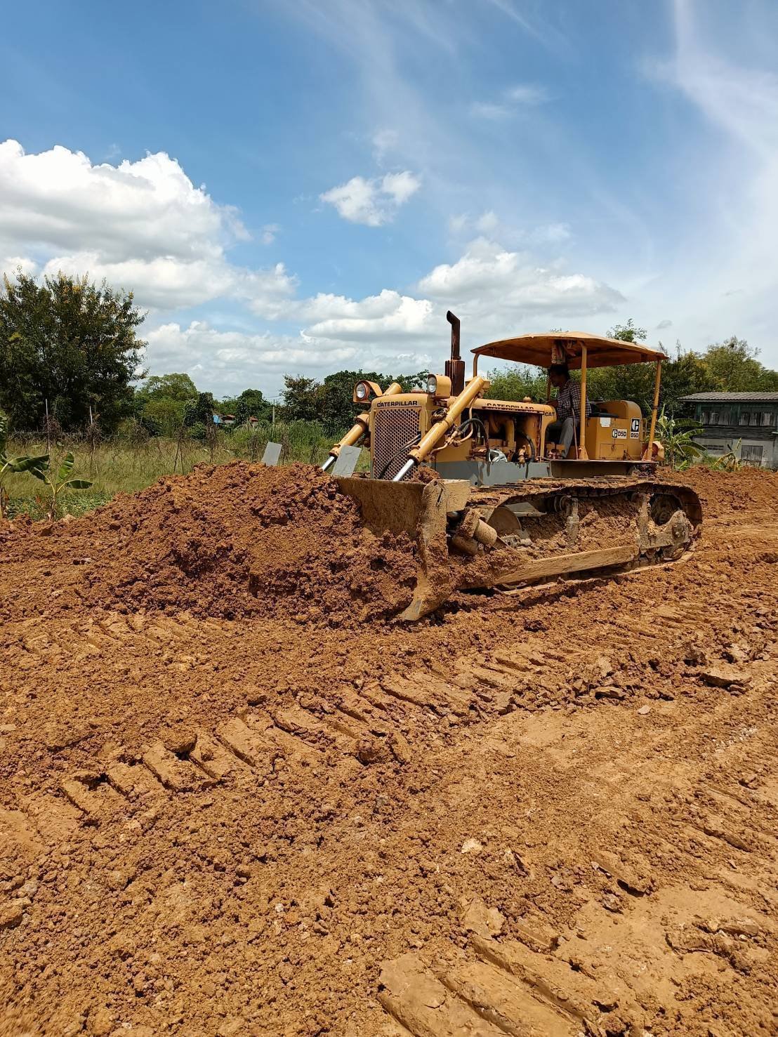 ขายแทรกเตอร์caterpillar D5D ฮาฟตีนเป็ด รถสภาพดี ทำงานดี ใช้งานปกติ ราคา 350,000บ. ขายแทรกเตอร์caterpillar D5D ฮาฟตีนเป็ด รถสภาพดี ทำงานดี ใช้งานปกติ ราคา 350,000บ.